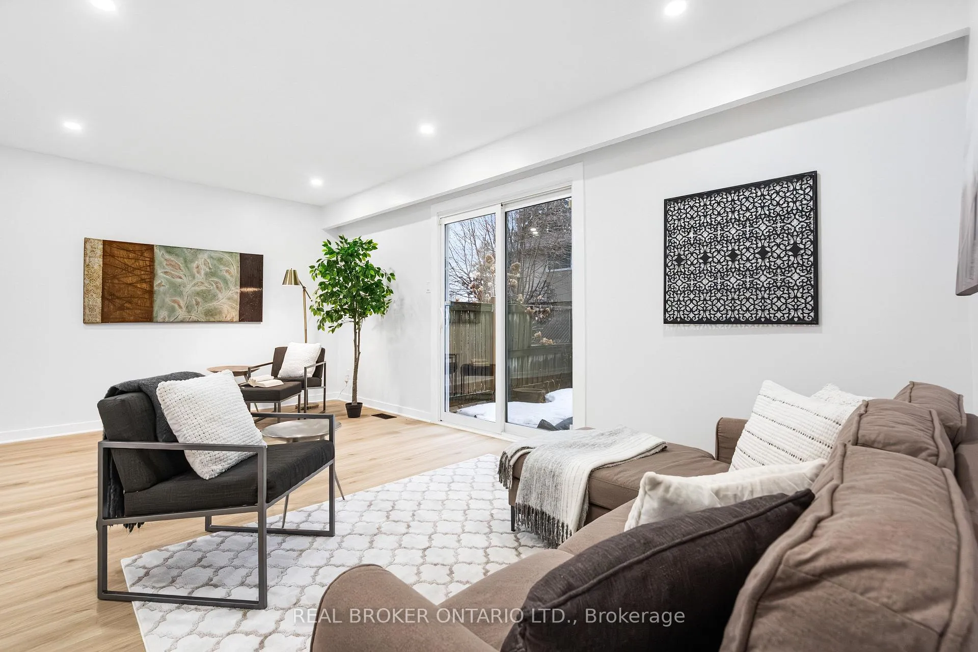 Photo 8 of Unit C, 477 Moodie Drive, Ottawa, Arbeatha Park — HOMEH