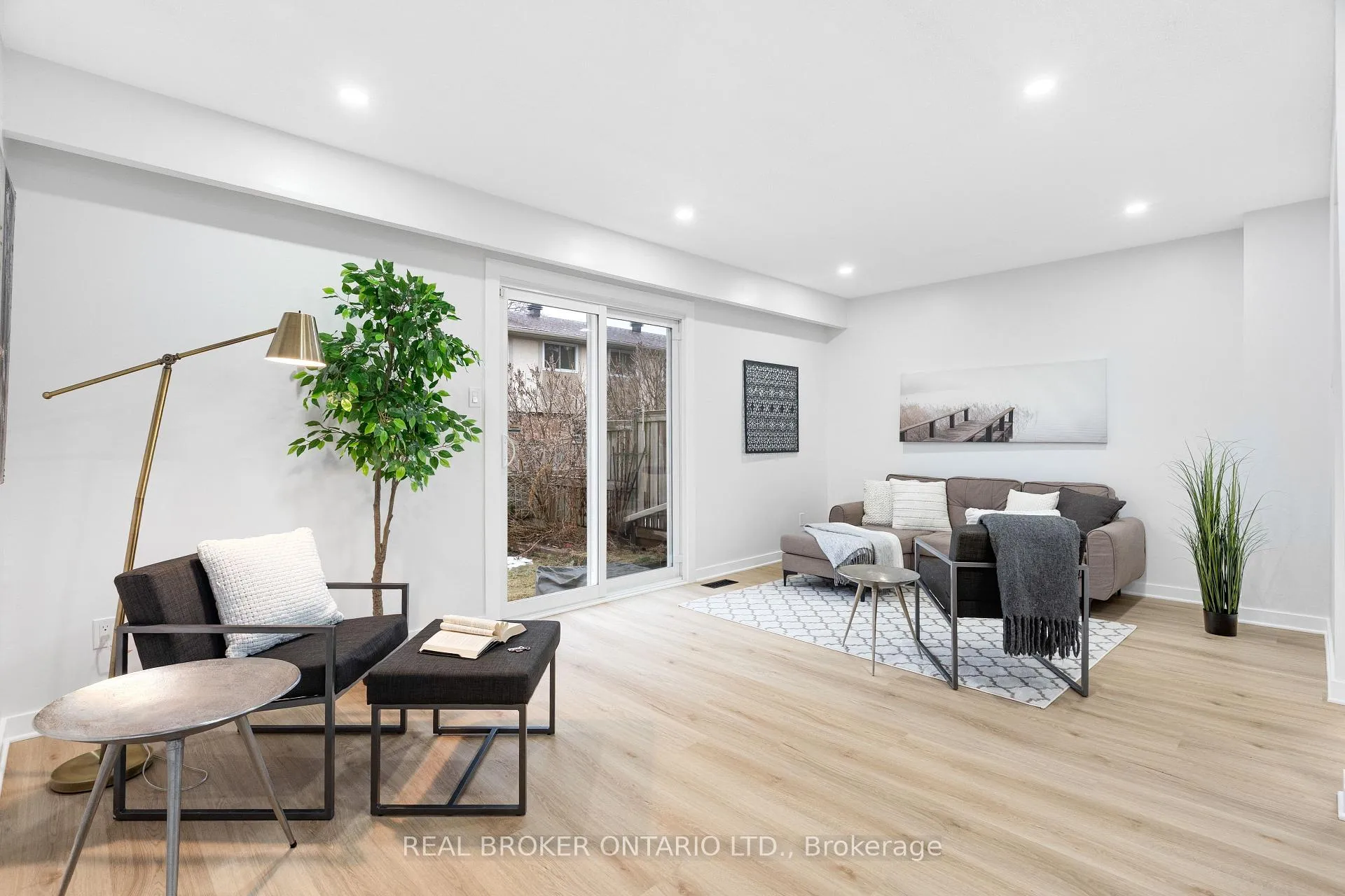 Photo 10 of Unit C, 477 Moodie Drive, Ottawa, Arbeatha Park — HOMEH