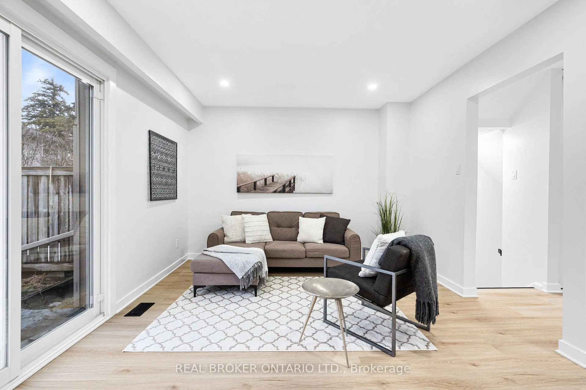 Photo 11 of Unit C, 477 Moodie Drive, Ottawa, Arbeatha Park — HOMEH