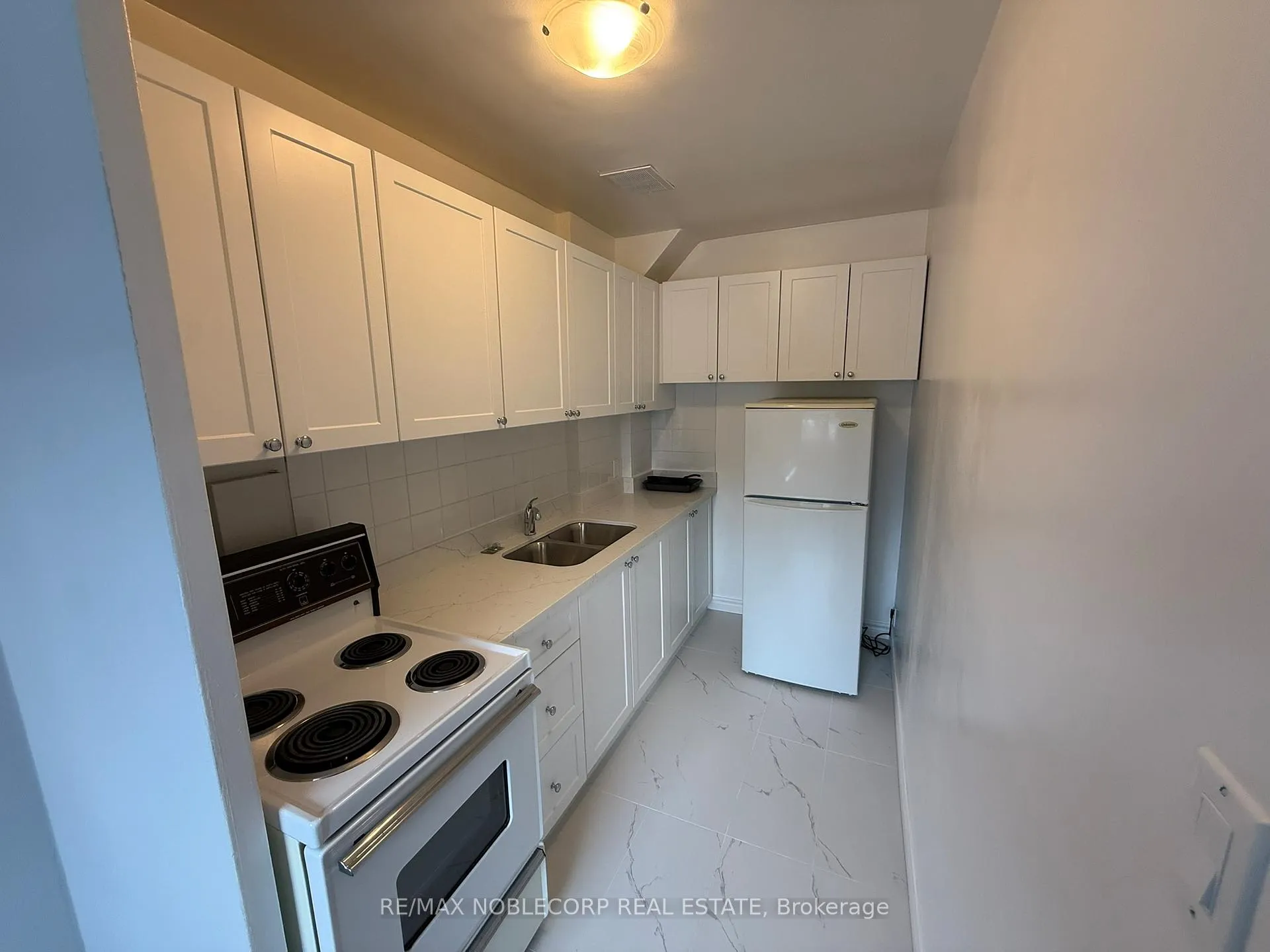 Photo 7 of Unit 212, 1315 Bayview Avenue, Toronto, Leaside — HOMEH