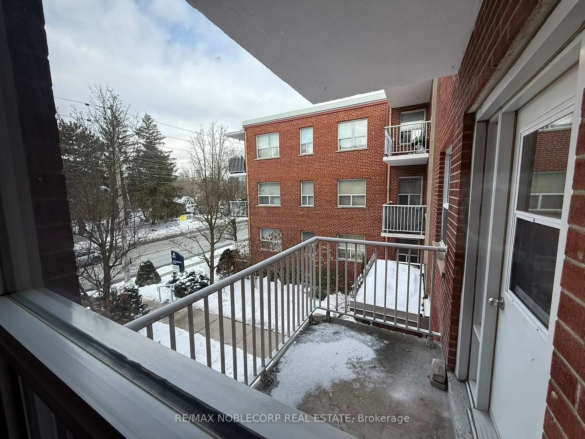 Photo 11 of Unit 212, 1315 Bayview Avenue, Toronto, Leaside — HOMEH