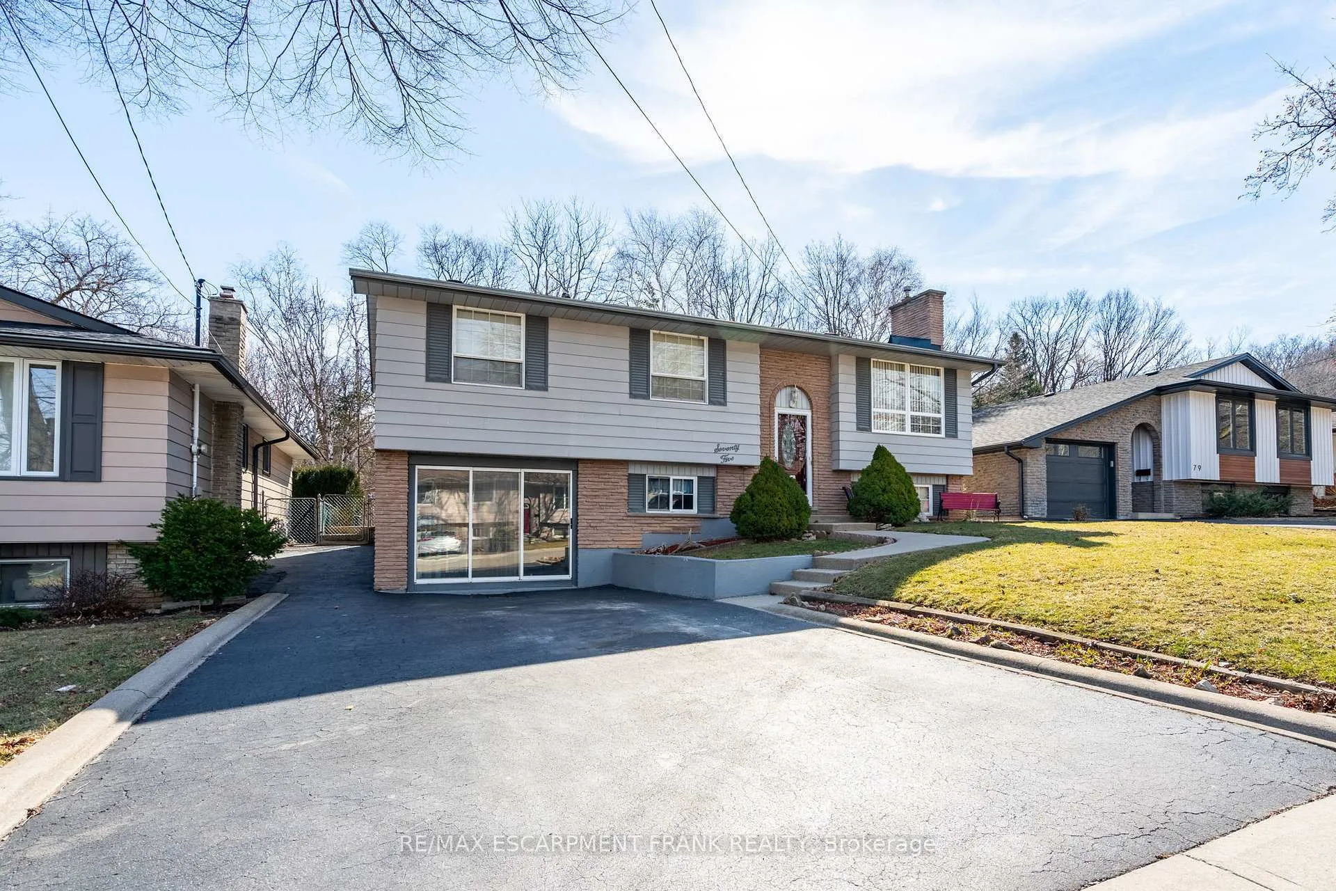 Photo 2 of 75 Hanover Place, Hamilton, Vincent — HOMEH