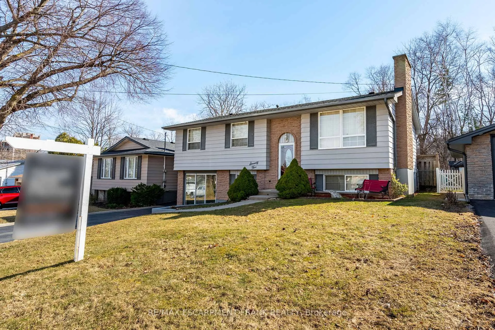 Photo 3 of 75 Hanover Place, Hamilton, Vincent — HOMEH