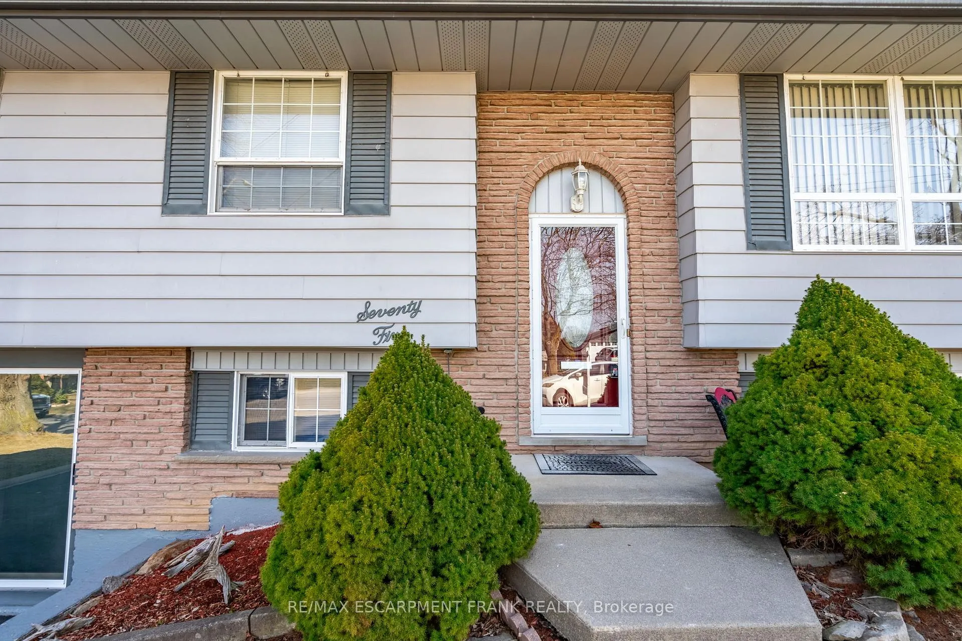 Photo 4 of 75 Hanover Place, Hamilton, Vincent — HOMEH