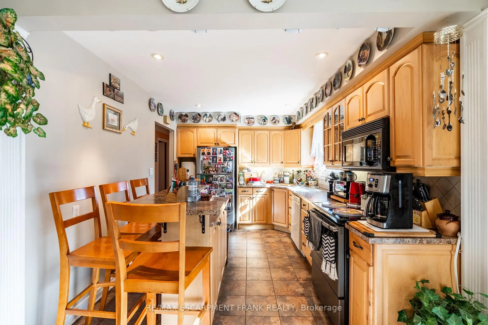 Photo 12 of 75 Hanover Place, Hamilton, Vincent — HOMEH