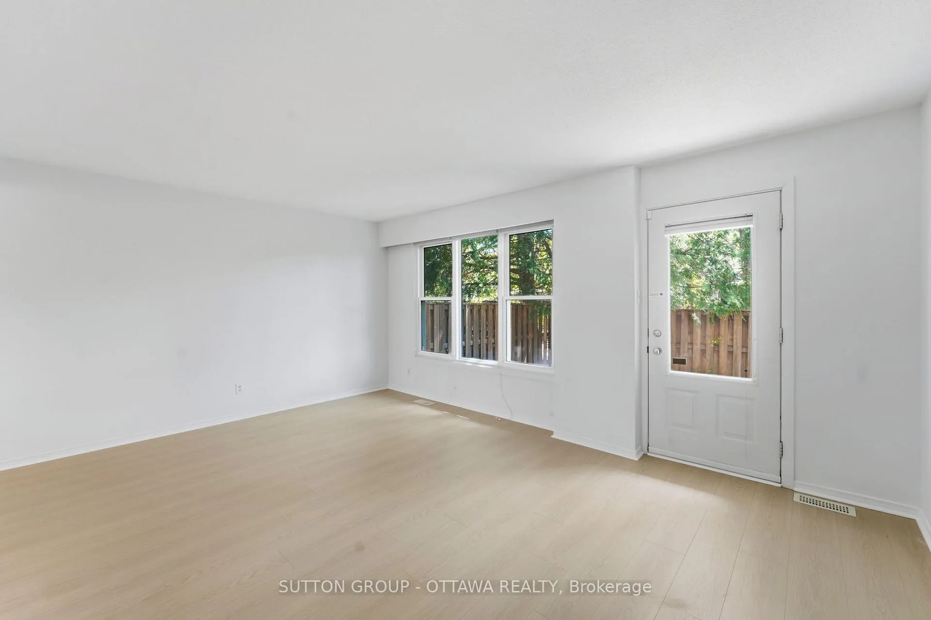 Photo 6 of Unit 54, 920 Dynes Road, Ottawa, Carleton Square — HOMEH