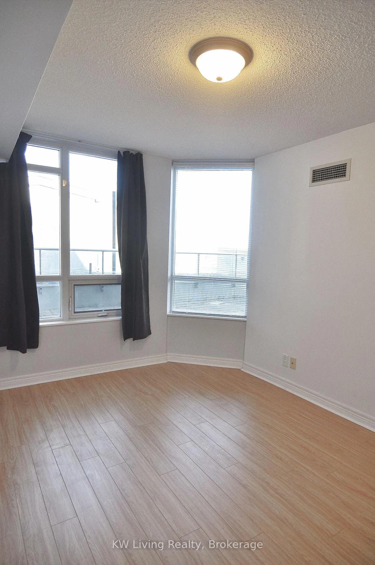 Photo 12 of Unit 1016, 33 Cox Boulevard, Markham, Unionville — HOMEH