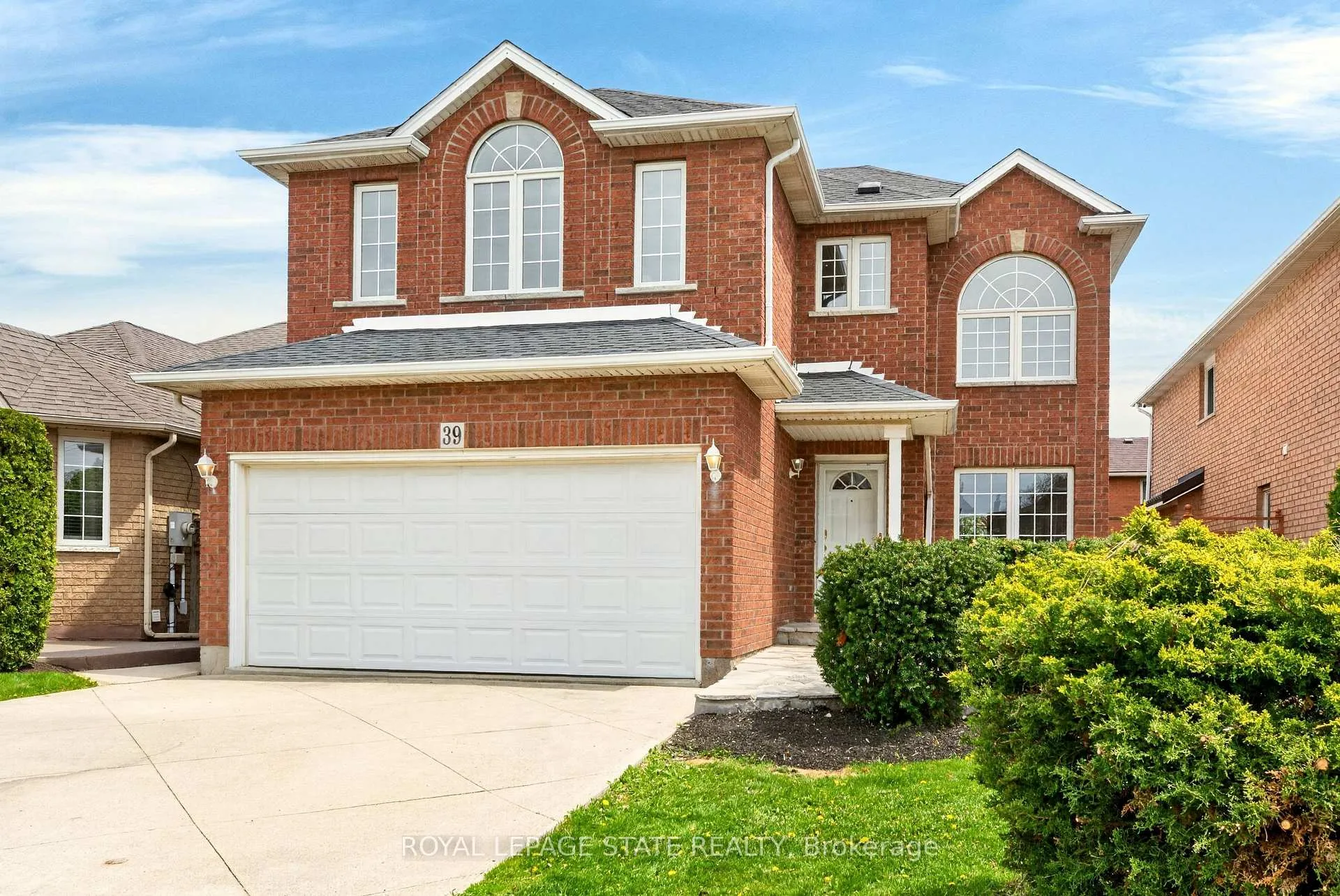 Photo 2 of 39 Distin Drive, Hamilton, Crerar — HOMEH