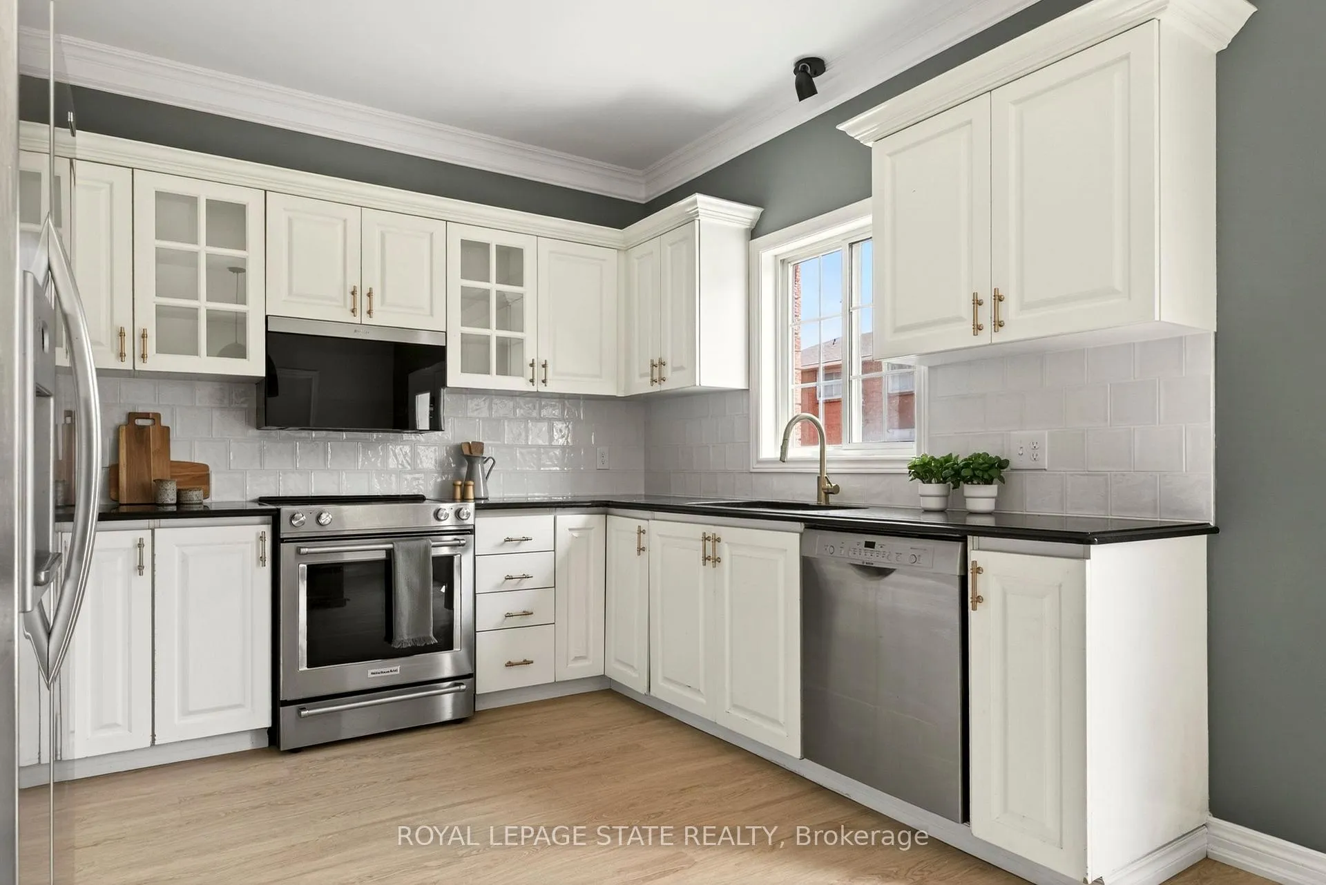 Photo 17 of 39 Distin Drive, Hamilton, Crerar — HOMEH