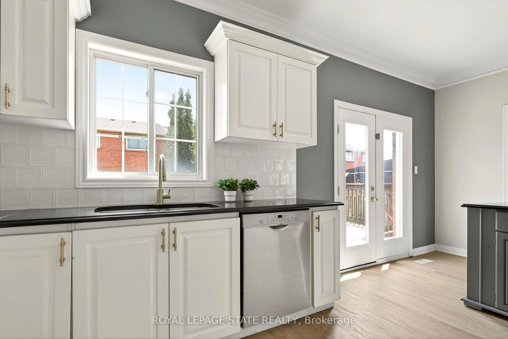 Photo 20 of 39 Distin Drive, Hamilton, Crerar — HOMEH