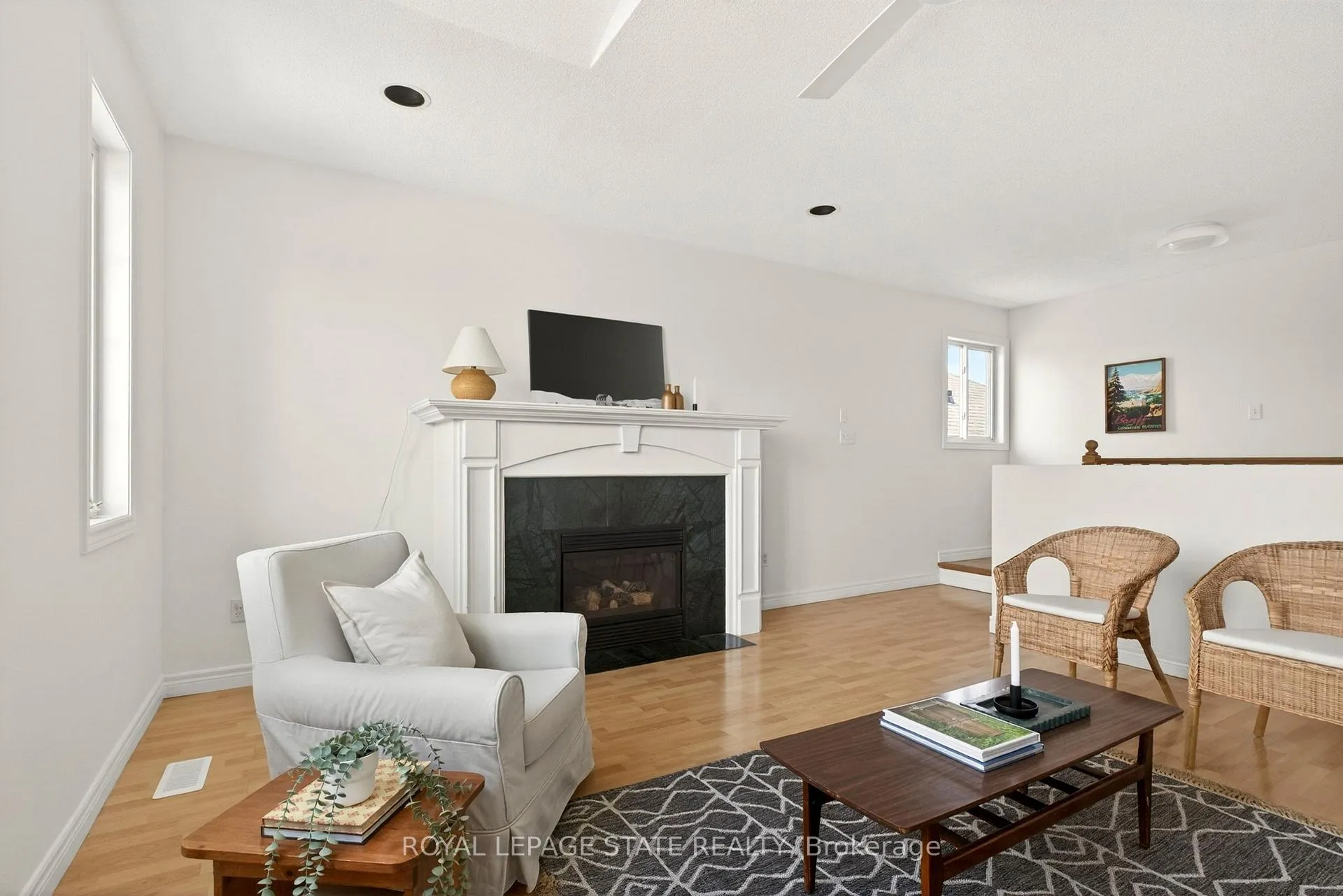 Photo 27 of 39 Distin Drive, Hamilton, Crerar — HOMEH
