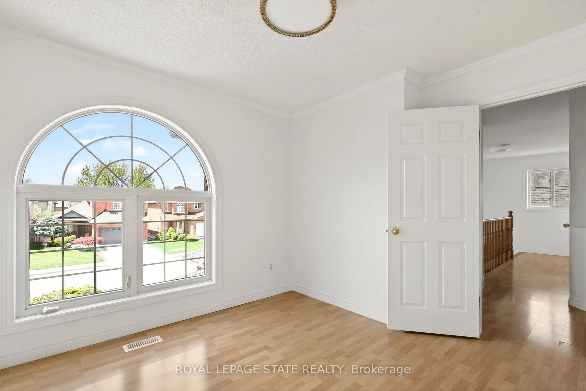 Photo 33 of 39 Distin Drive, Hamilton, Crerar — HOMEH