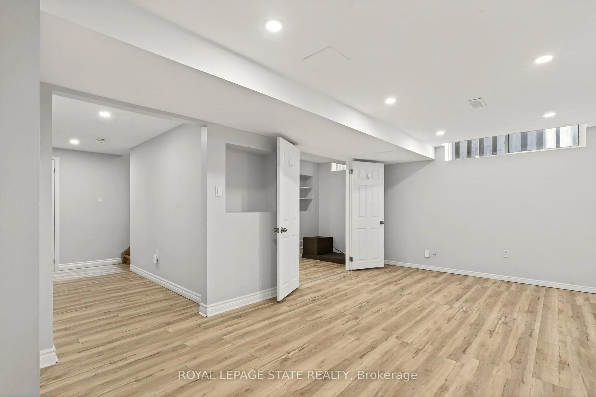 Photo 38 of 39 Distin Drive, Hamilton, Crerar — HOMEH
