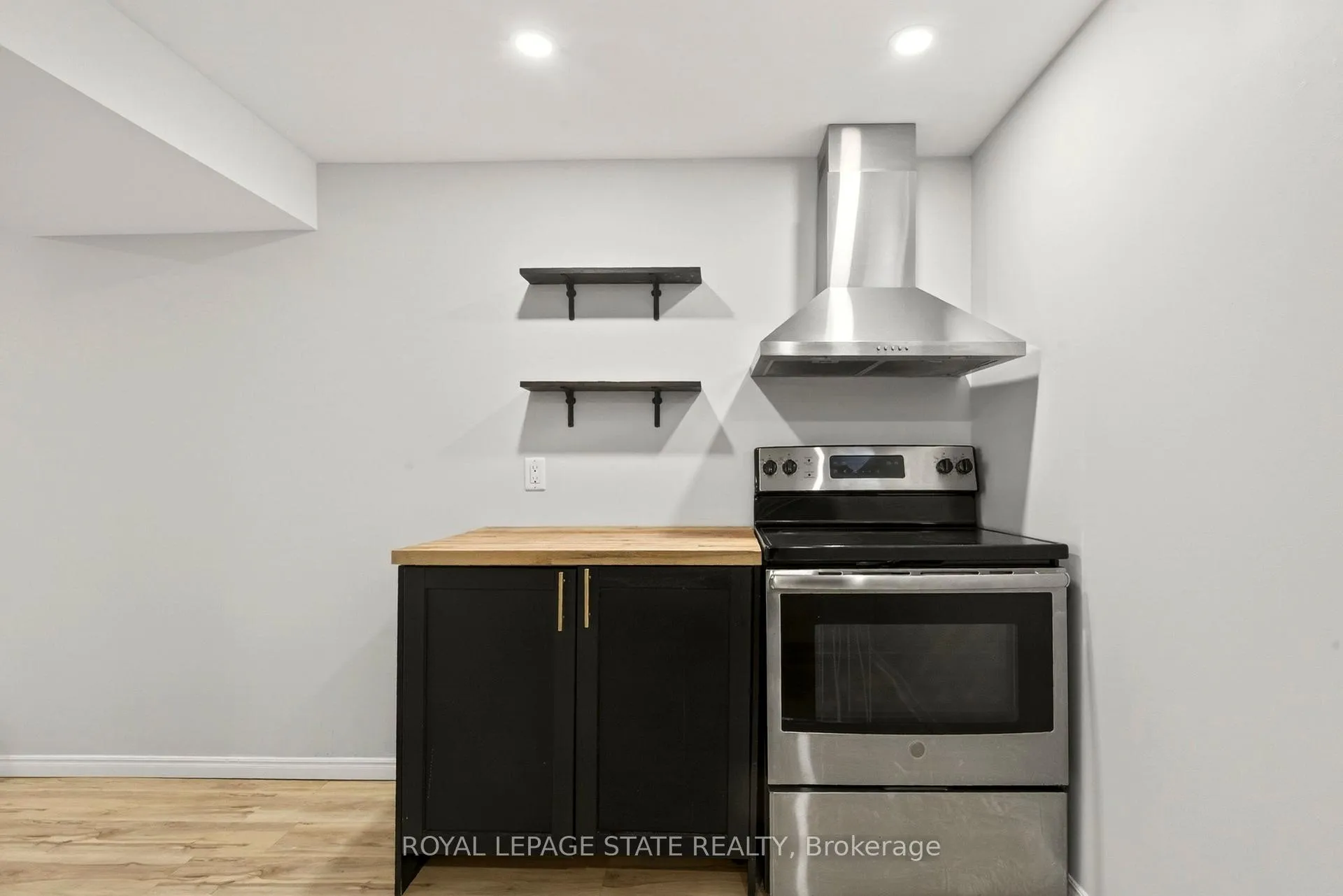 Photo 41 of 39 Distin Drive, Hamilton, Crerar — HOMEH