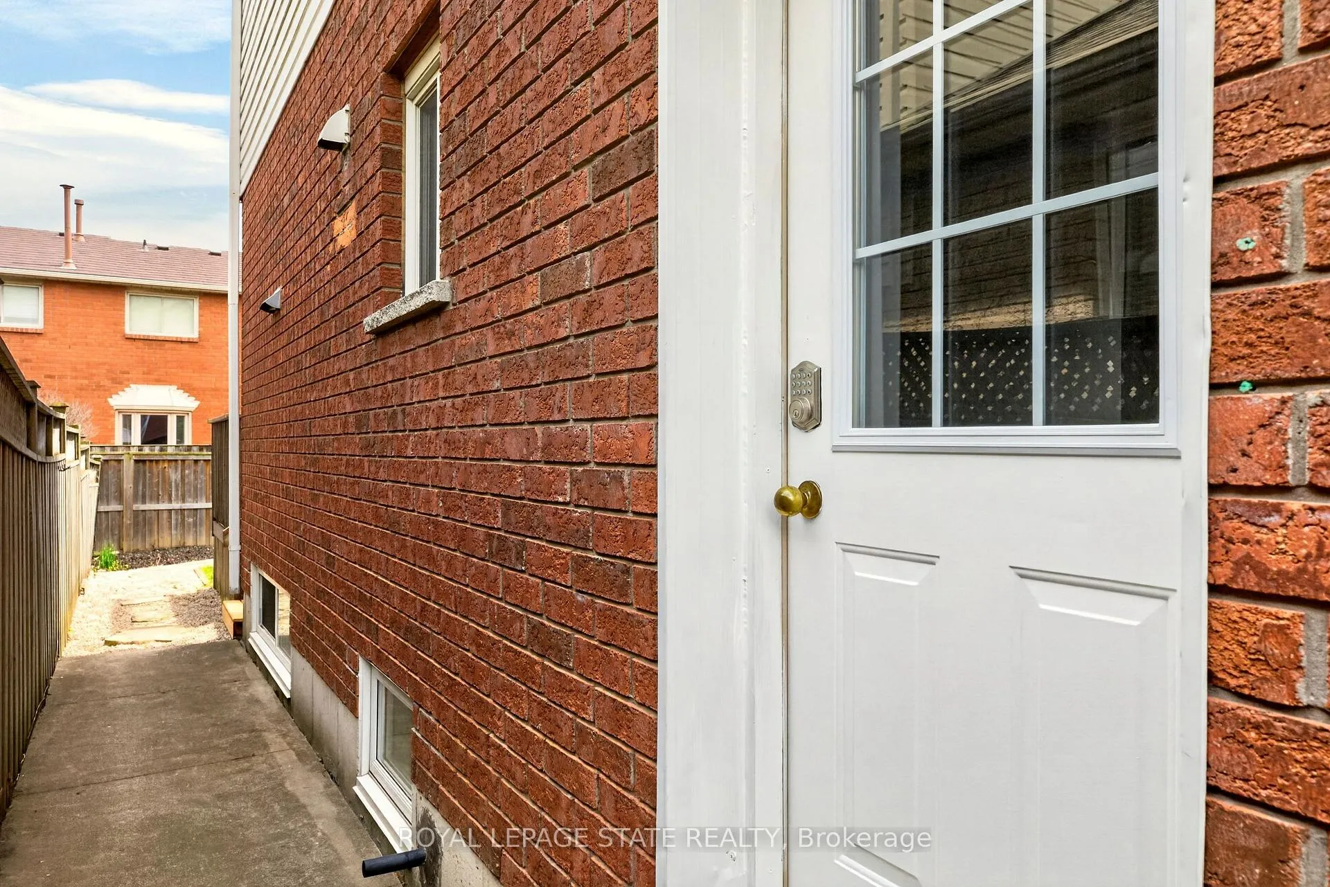 Photo 48 of 39 Distin Drive, Hamilton, Crerar — HOMEH