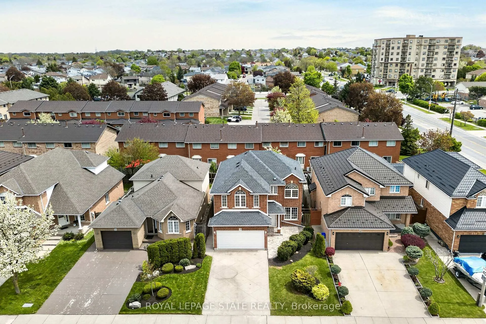 Photo 49 of 39 Distin Drive, Hamilton, Crerar — HOMEH
