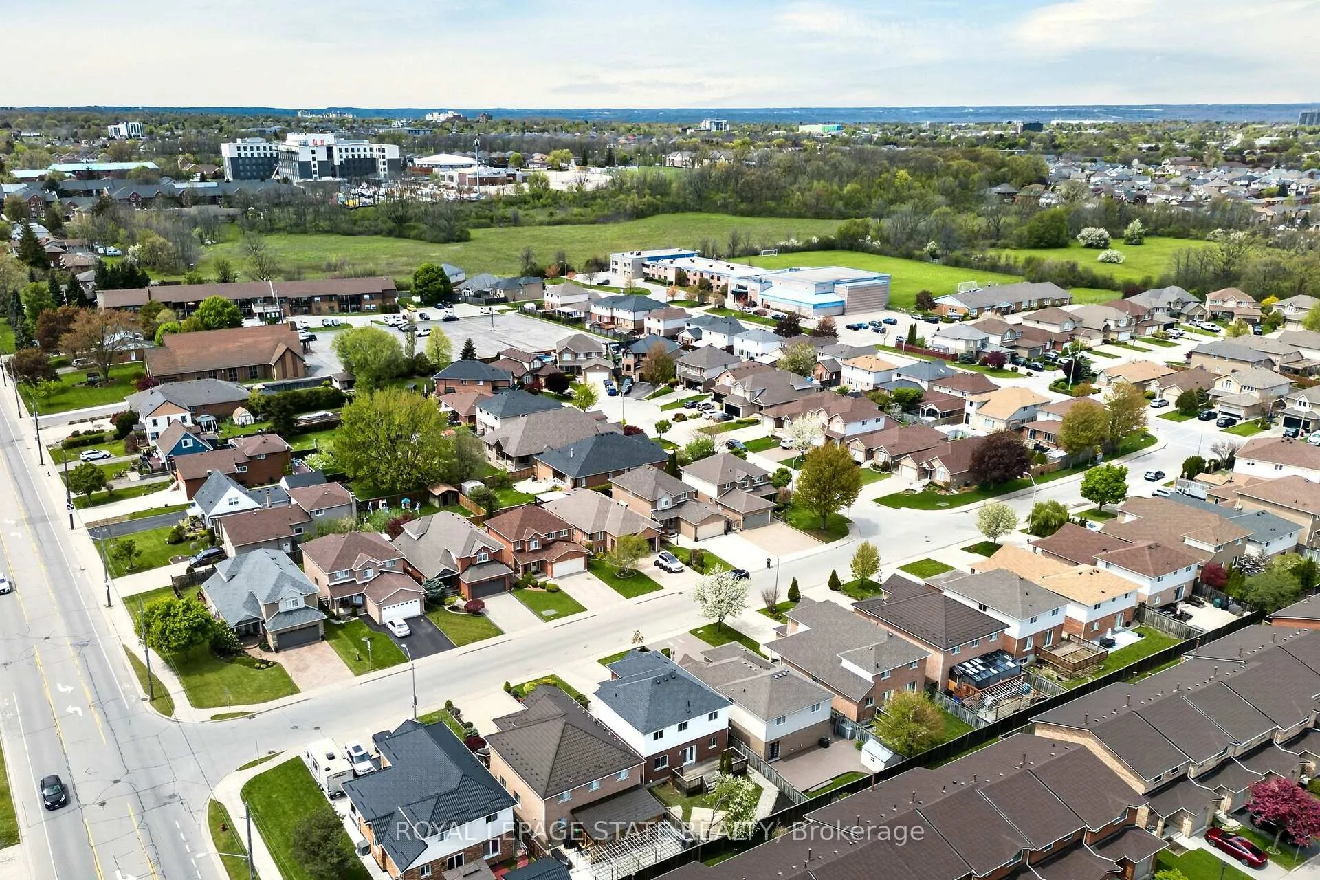 Photo 50 of 39 Distin Drive, Hamilton, Crerar — HOMEH