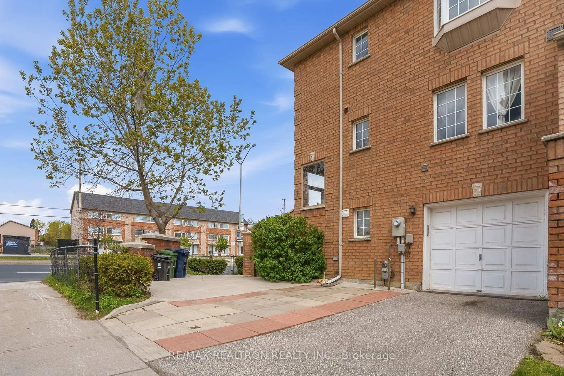 Photo 2 of 2 Eli Shackleton Court, Scarborough, West Hill — HOMEH
