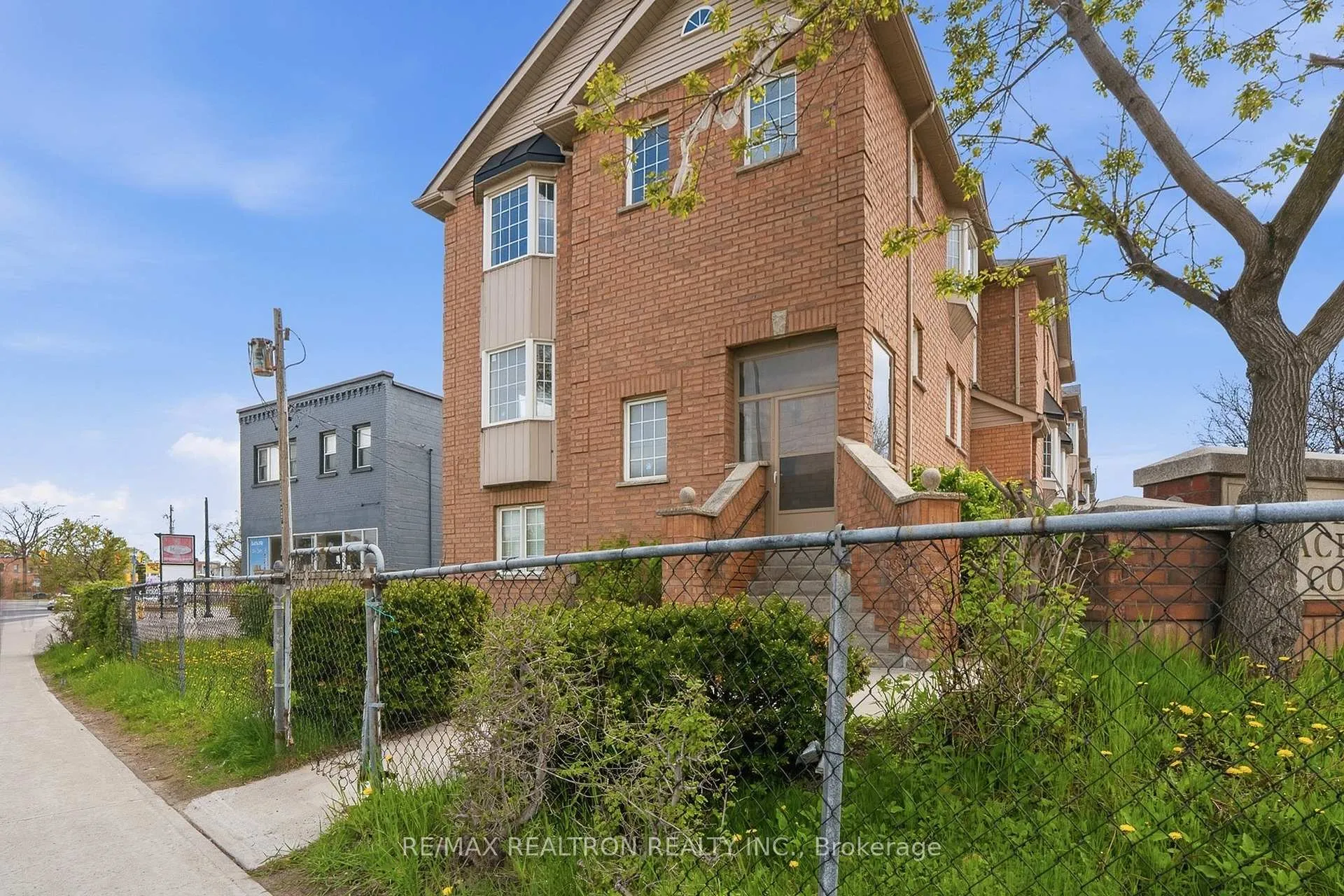 Photo 4 of 2 Eli Shackleton Court, Scarborough, West Hill — HOMEH