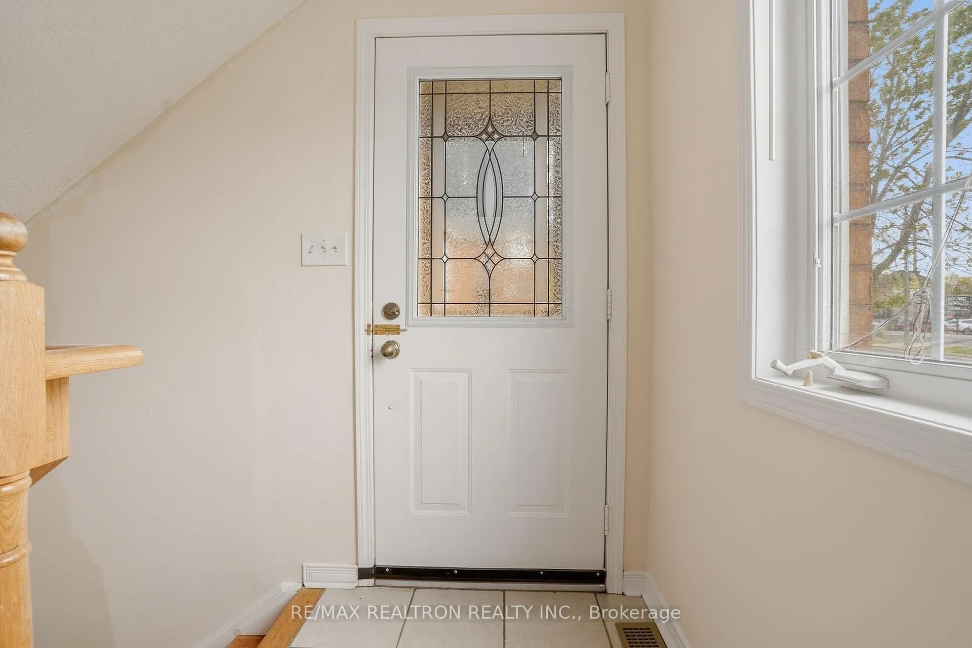 Photo 5 of 2 Eli Shackleton Court, Scarborough, West Hill — HOMEH
