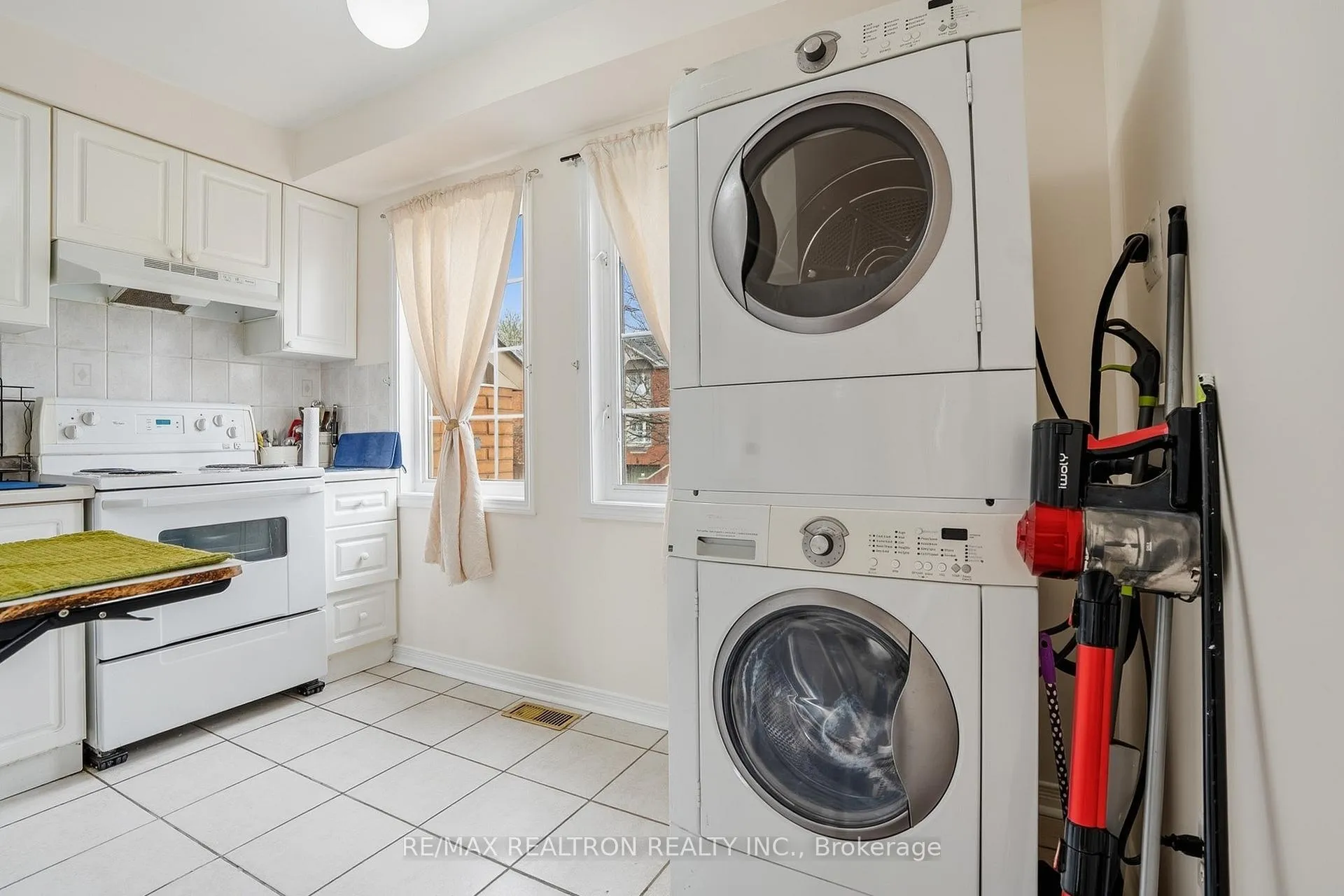 Photo 9 of 2 Eli Shackleton Court, Scarborough, West Hill — HOMEH