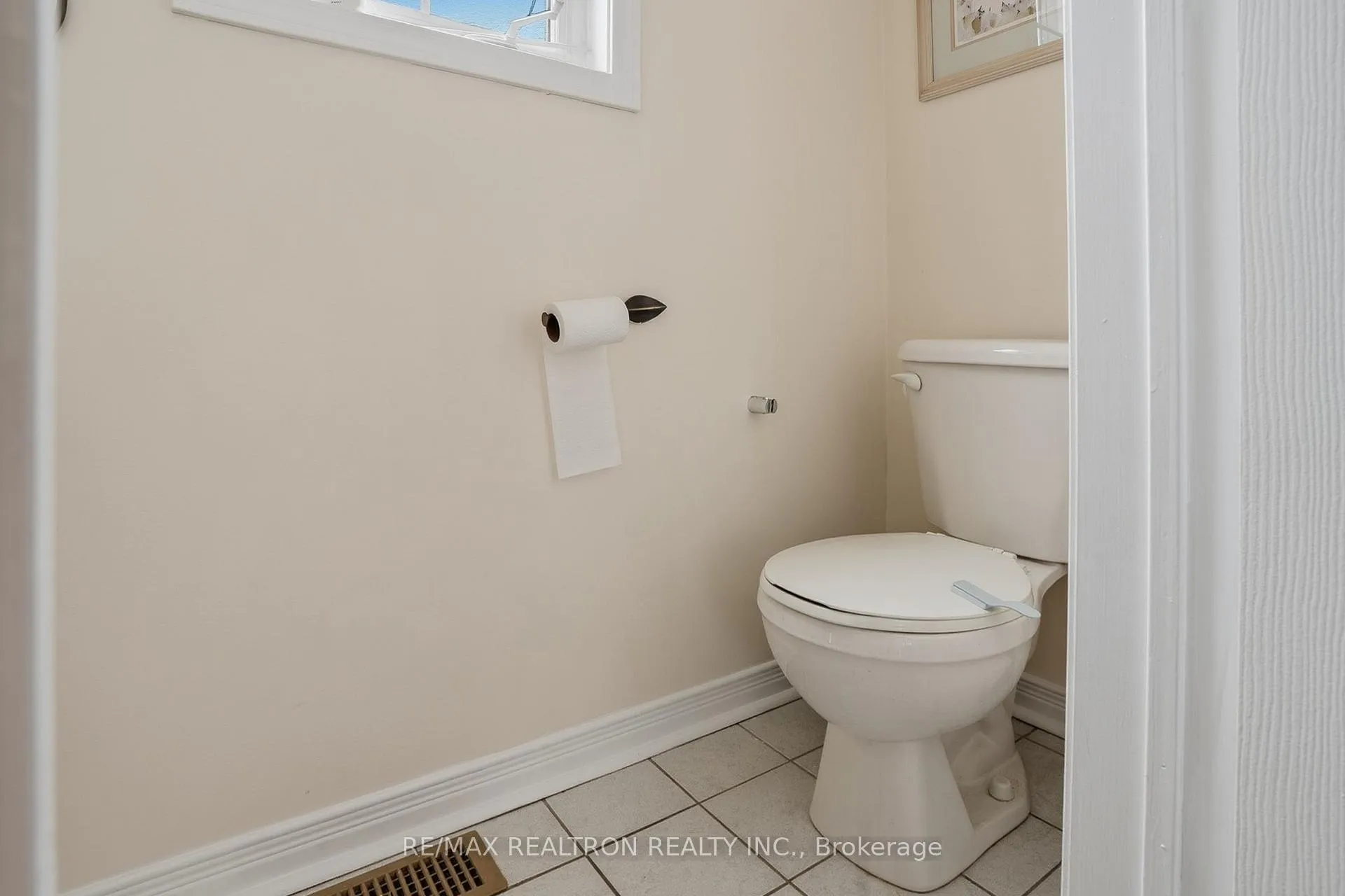 Photo 10 of 2 Eli Shackleton Court, Scarborough, West Hill — HOMEH