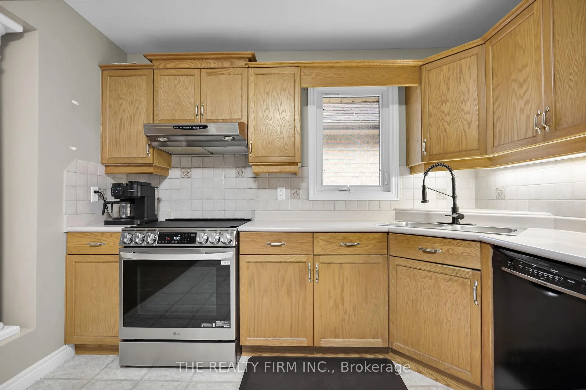 Photo 10 of Unit 17, 20 Windemere Place, St. Thomas — HOMEH