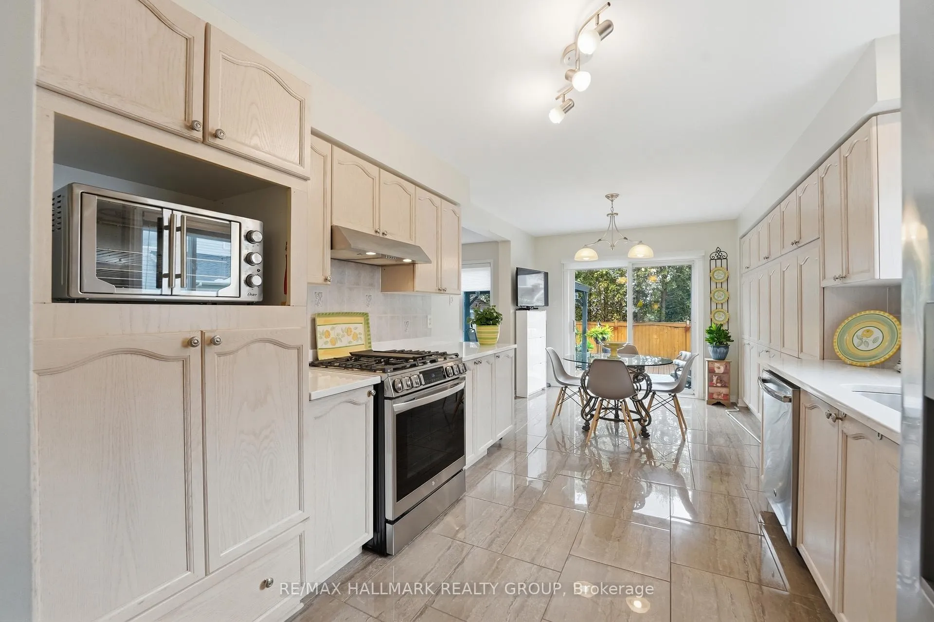 Photo 12 of 36 Palmadeo Drive, Ottawa, Barrhaven - Longfields — HOMEH