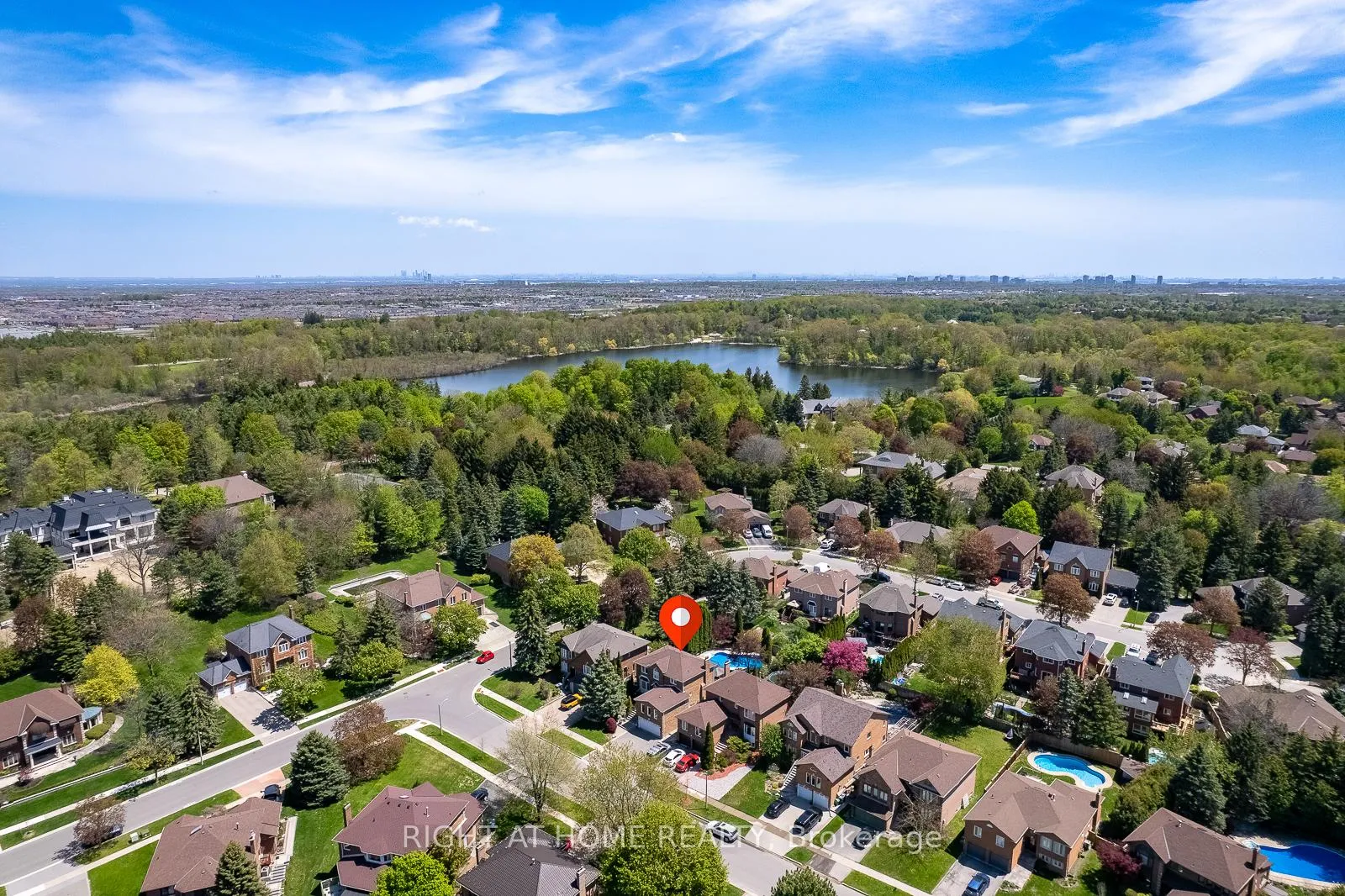 Photo 3 of 41 Christie Drive, Brampton, Snelgrove — HOMEH