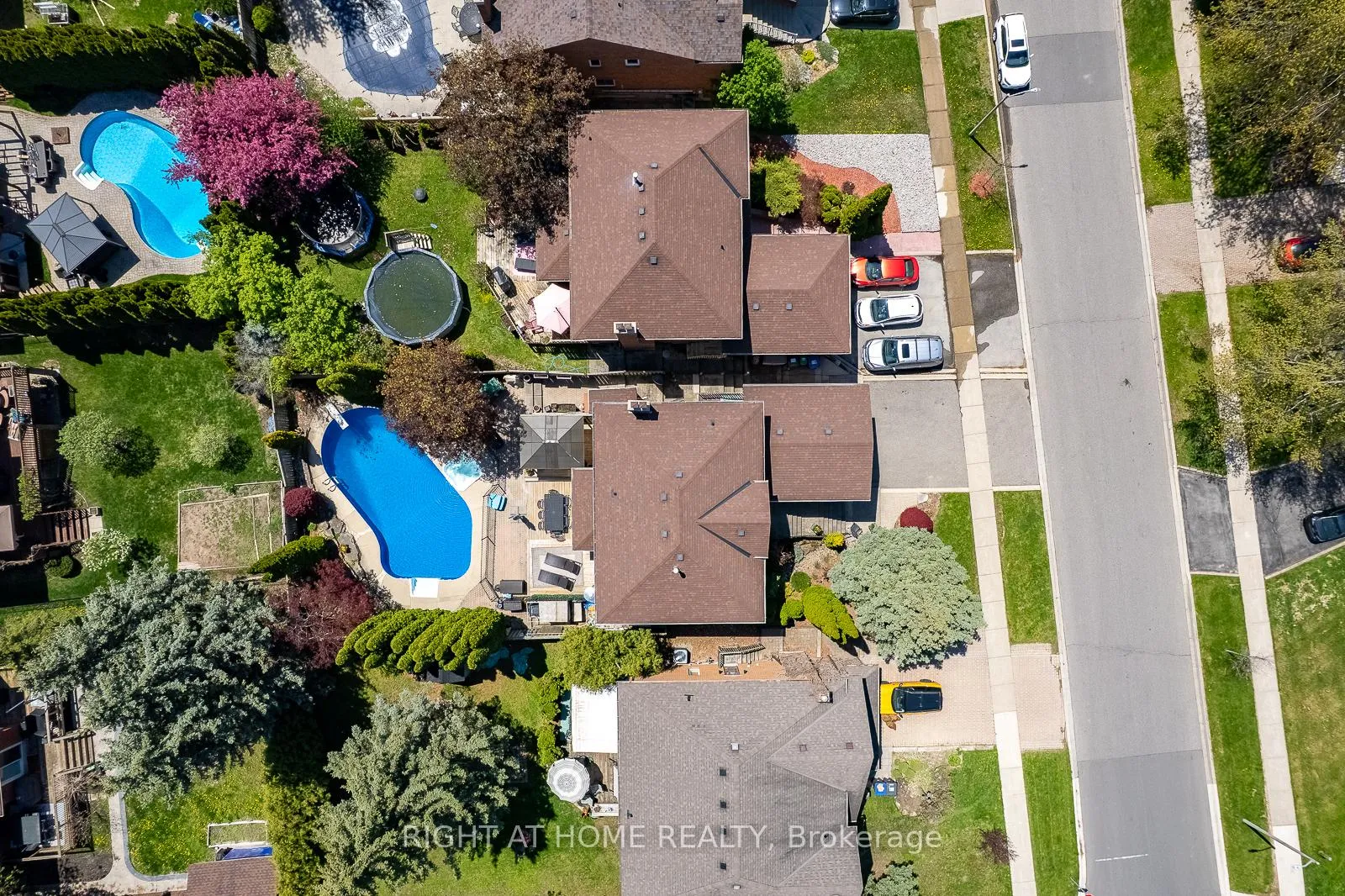 Photo 5 of 41 Christie Drive, Brampton, Snelgrove — HOMEH