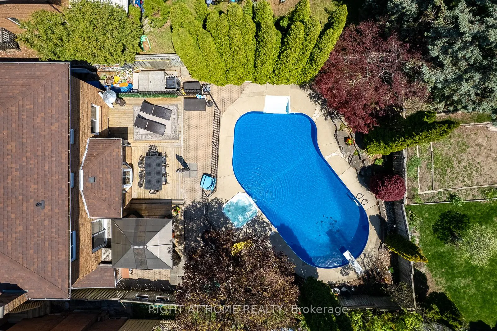 Photo 6 of 41 Christie Drive, Brampton, Snelgrove — HOMEH