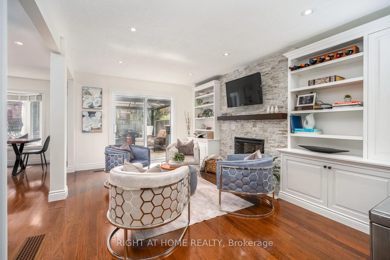 Photo 8 of 41 Christie Drive, Brampton, Snelgrove — HOMEH