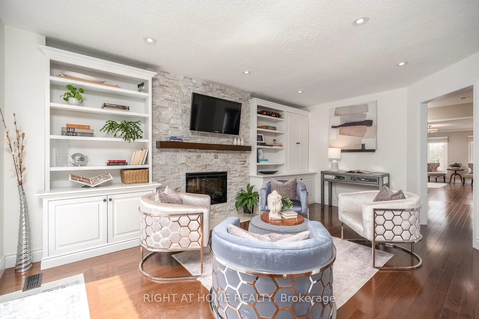 Photo 10 of 41 Christie Drive, Brampton, Snelgrove — HOMEH