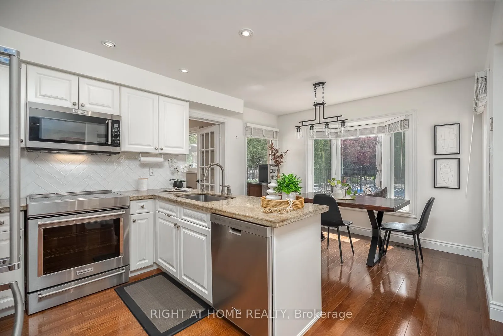 Photo 13 of 41 Christie Drive, Brampton, Snelgrove — HOMEH