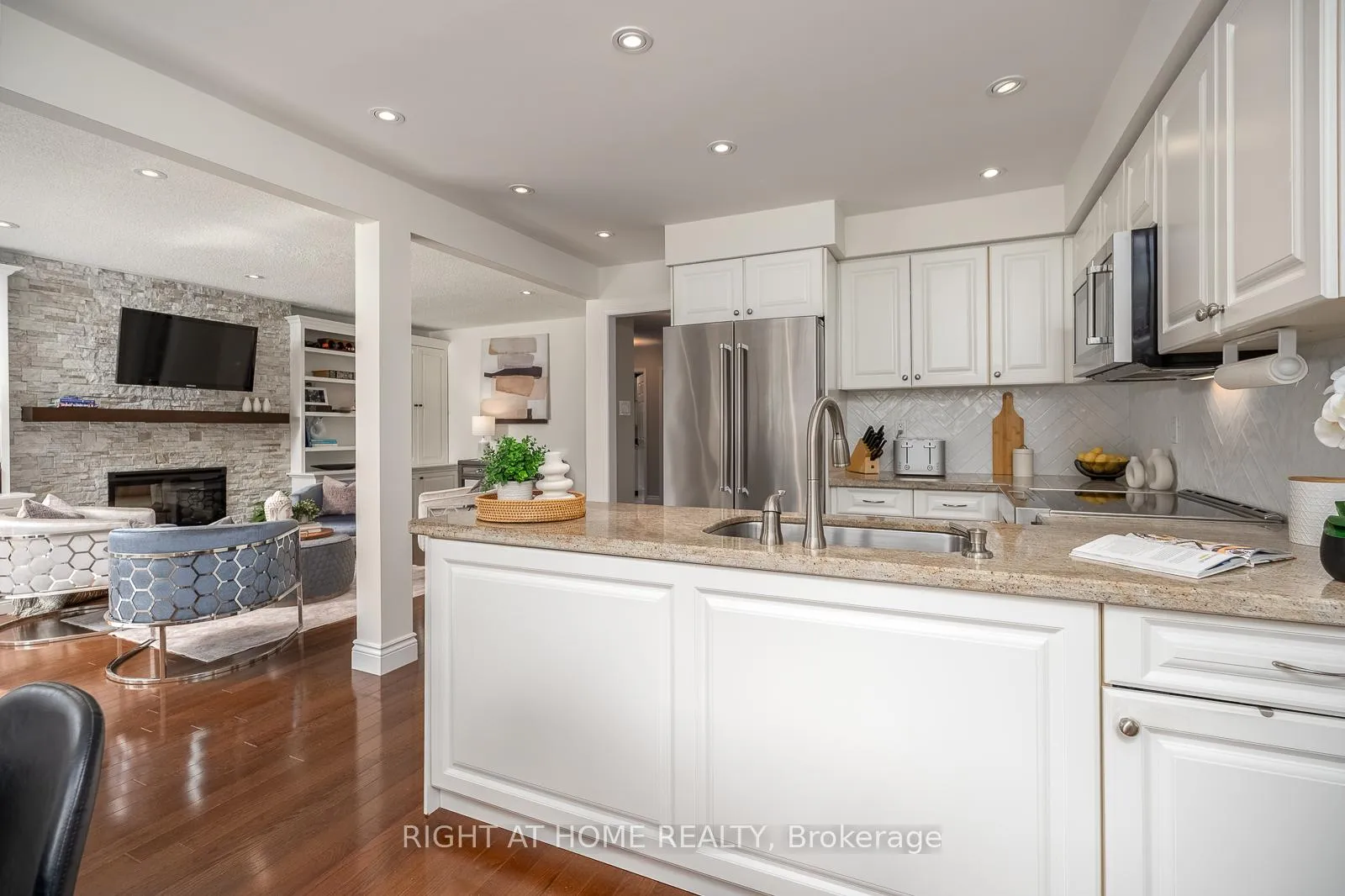 Photo 16 of 41 Christie Drive, Brampton, Snelgrove — HOMEH