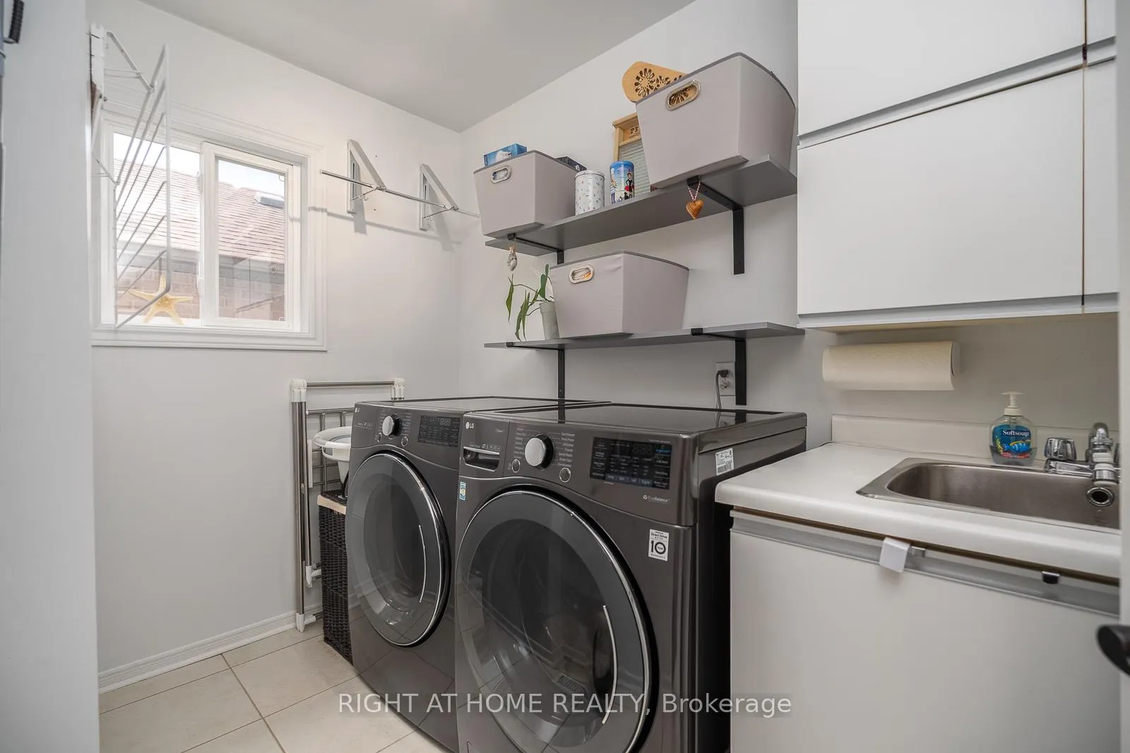 Photo 24 of 41 Christie Drive, Brampton, Snelgrove — HOMEH