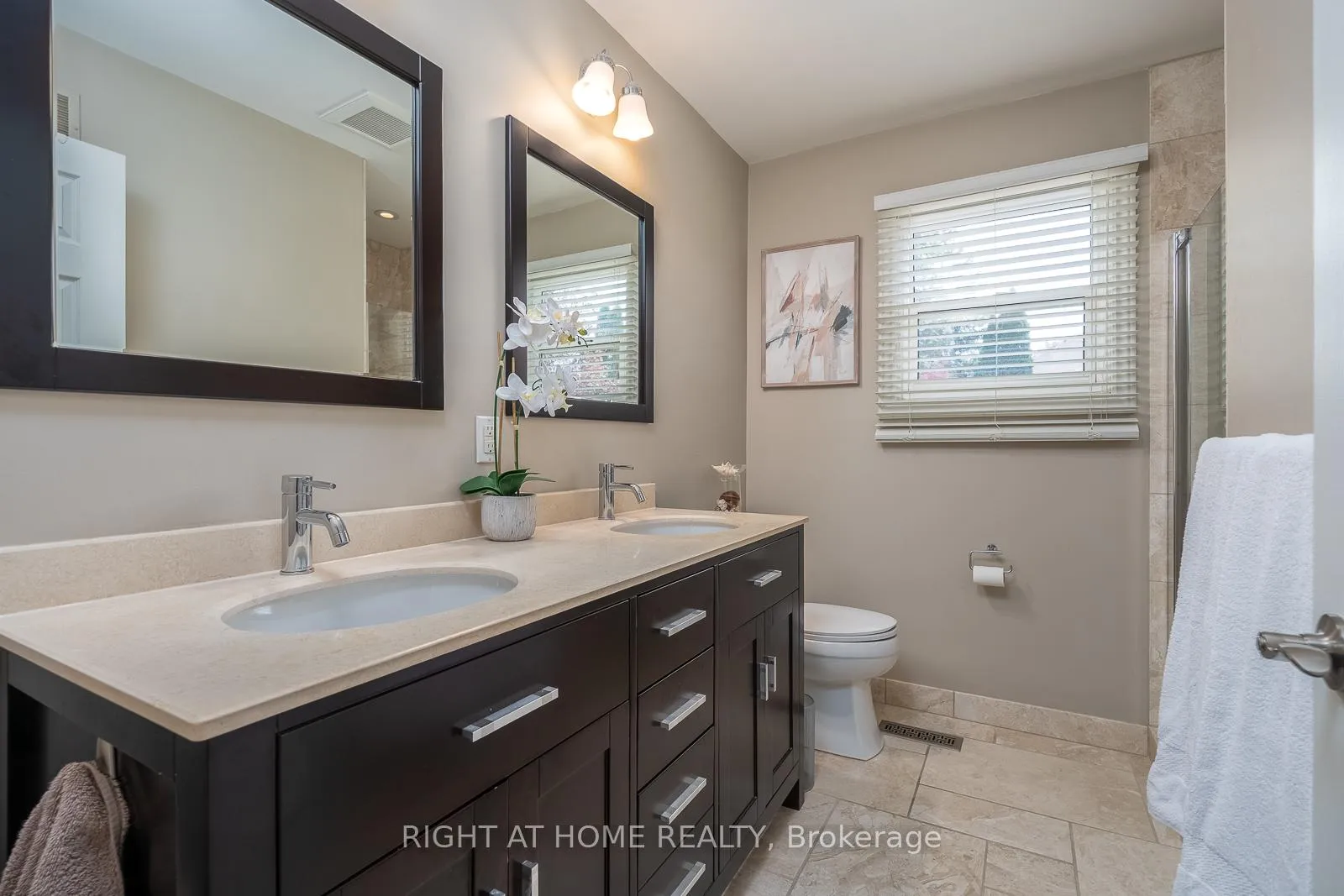 Photo 26 of 41 Christie Drive, Brampton, Snelgrove — HOMEH