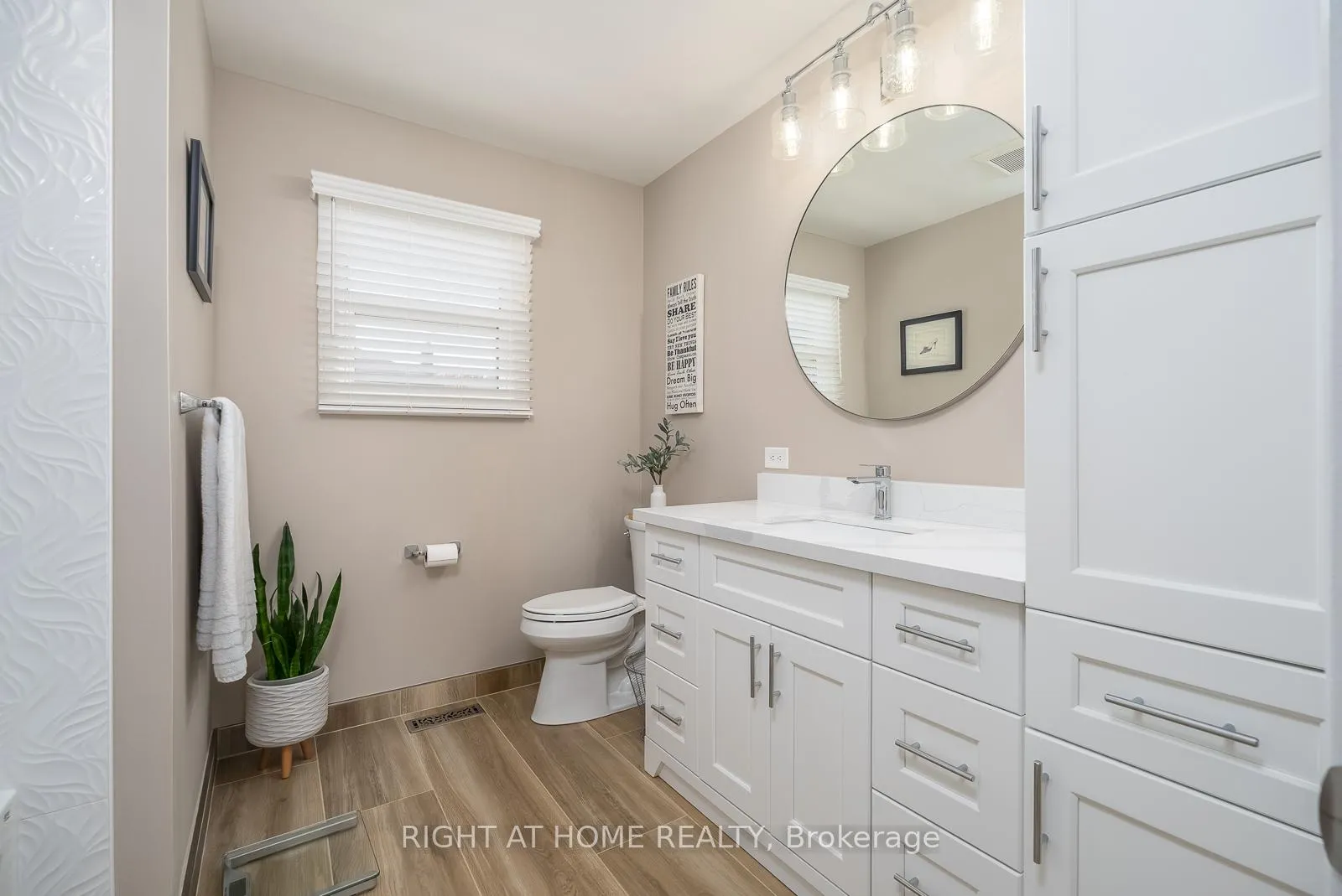 Photo 29 of 41 Christie Drive, Brampton, Snelgrove — HOMEH