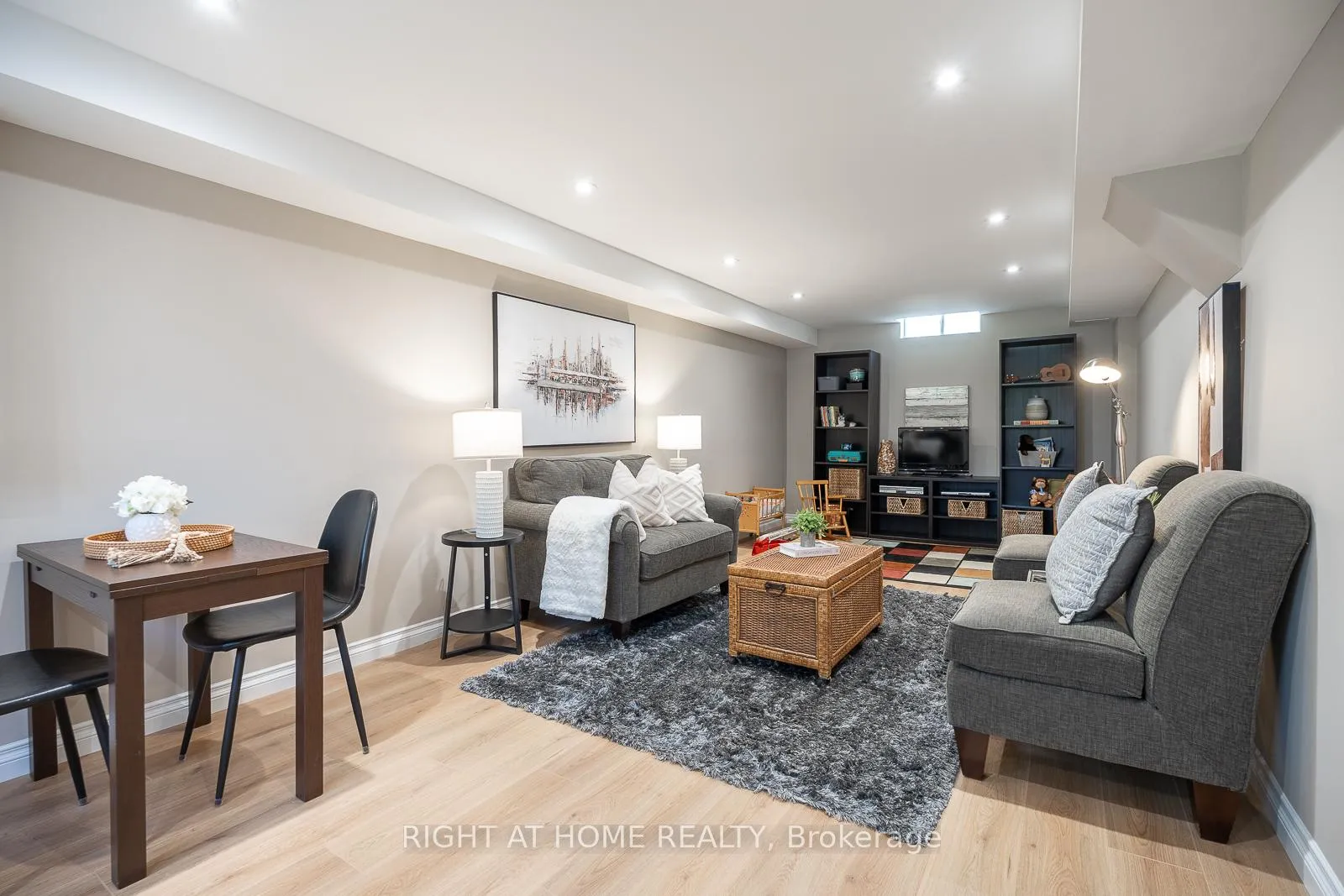 Photo 31 of 41 Christie Drive, Brampton, Snelgrove — HOMEH