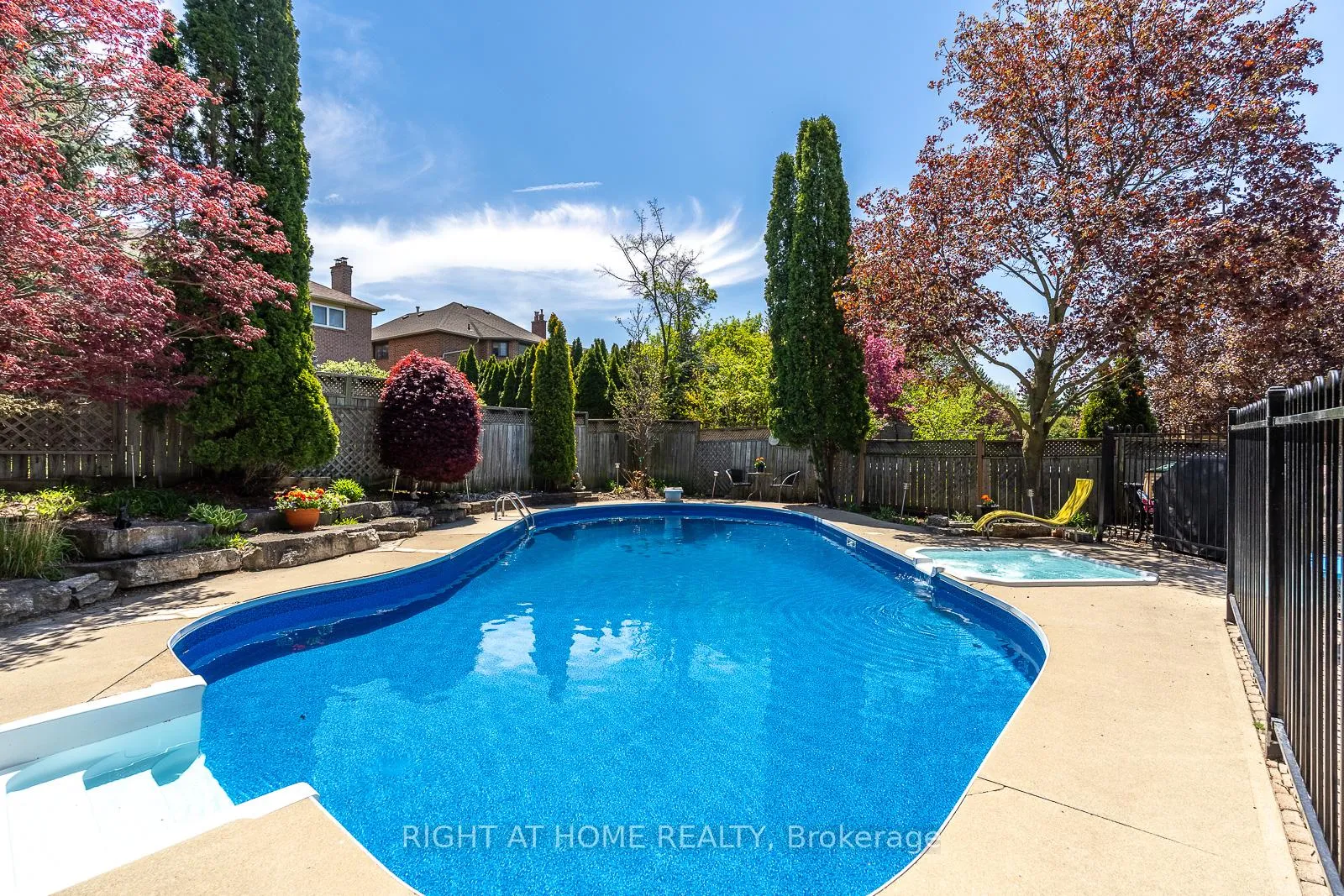 Photo 38 of 41 Christie Drive, Brampton, Snelgrove — HOMEH