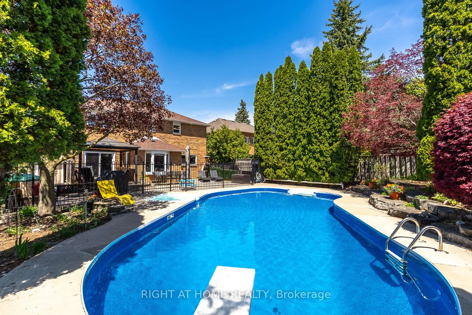 Photo 39 of 41 Christie Drive, Brampton, Snelgrove — HOMEH