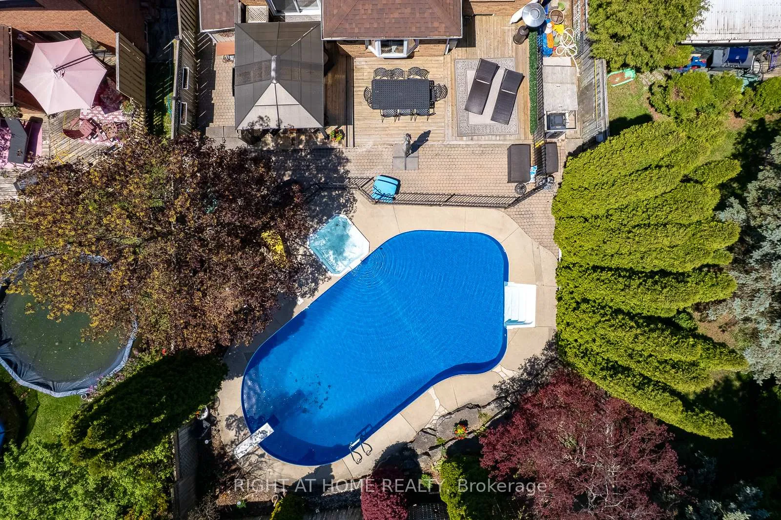 Photo 40 of 41 Christie Drive, Brampton, Snelgrove — HOMEH