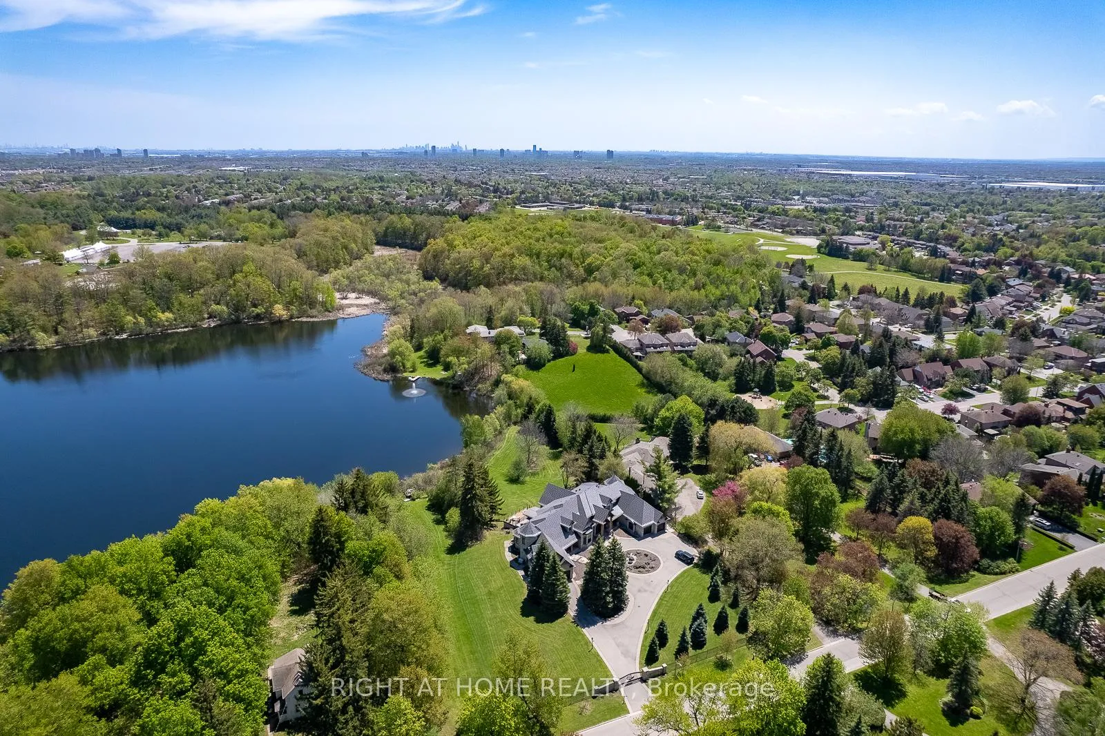 Photo 42 of 41 Christie Drive, Brampton, Snelgrove — HOMEH