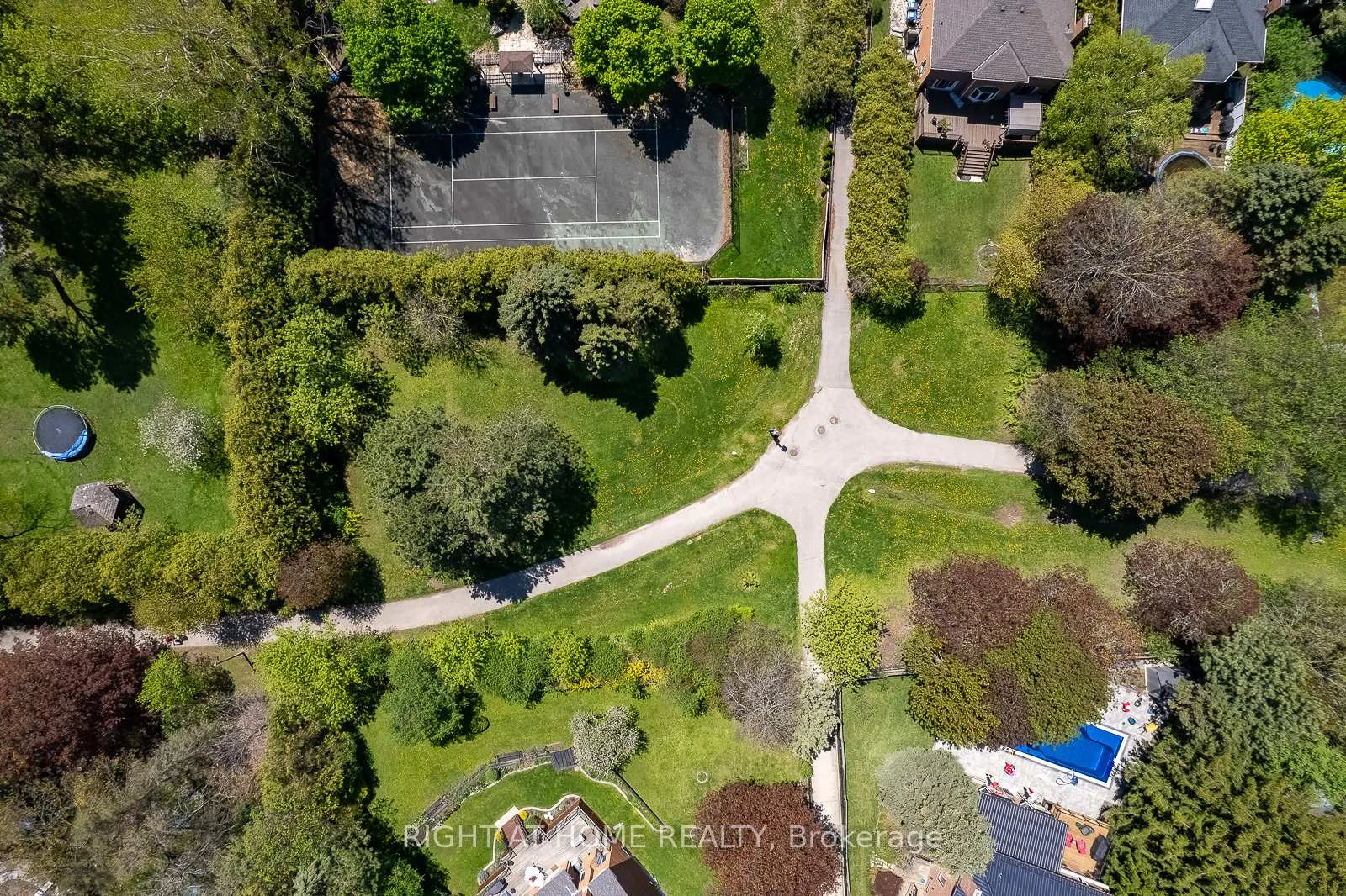 Photo 43 of 41 Christie Drive, Brampton, Snelgrove — HOMEH