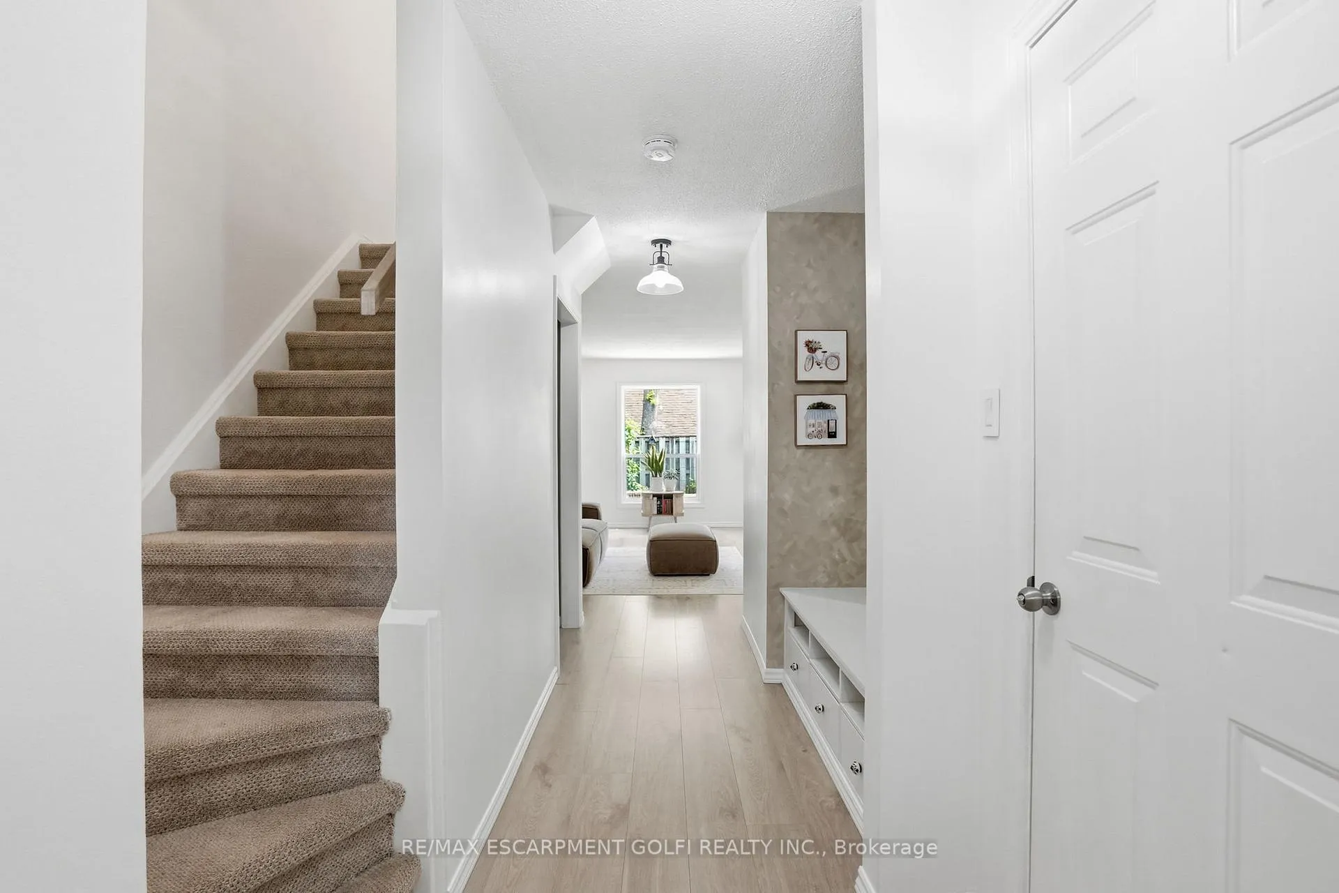 Photo 2 of Unit 17, 660 Oxford Road, Burlington, Roseland — HOMEH