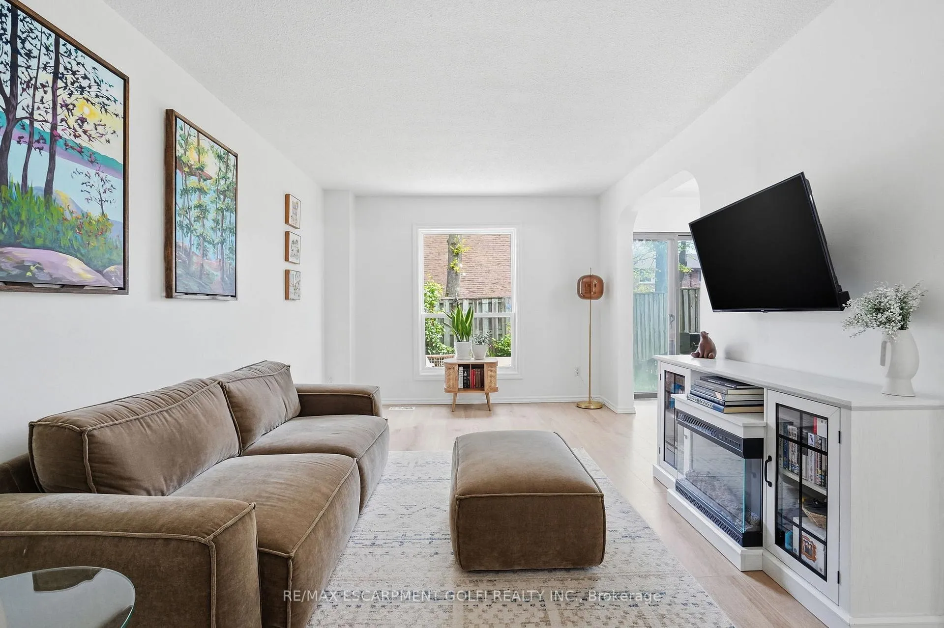 Photo 4 of Unit 17, 660 Oxford Road, Burlington, Roseland — HOMEH