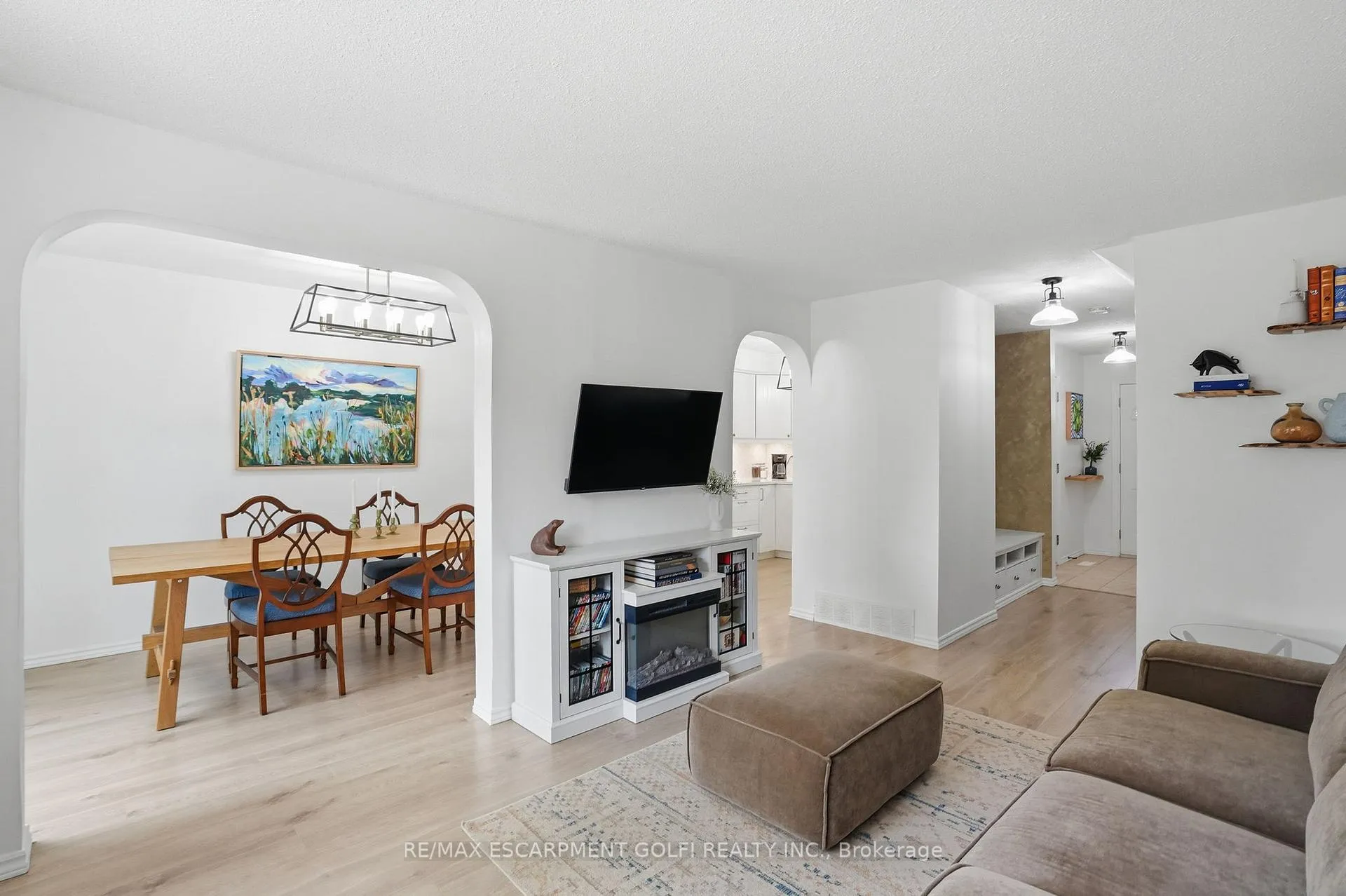 Photo 6 of Unit 17, 660 Oxford Road, Burlington, Roseland — HOMEH