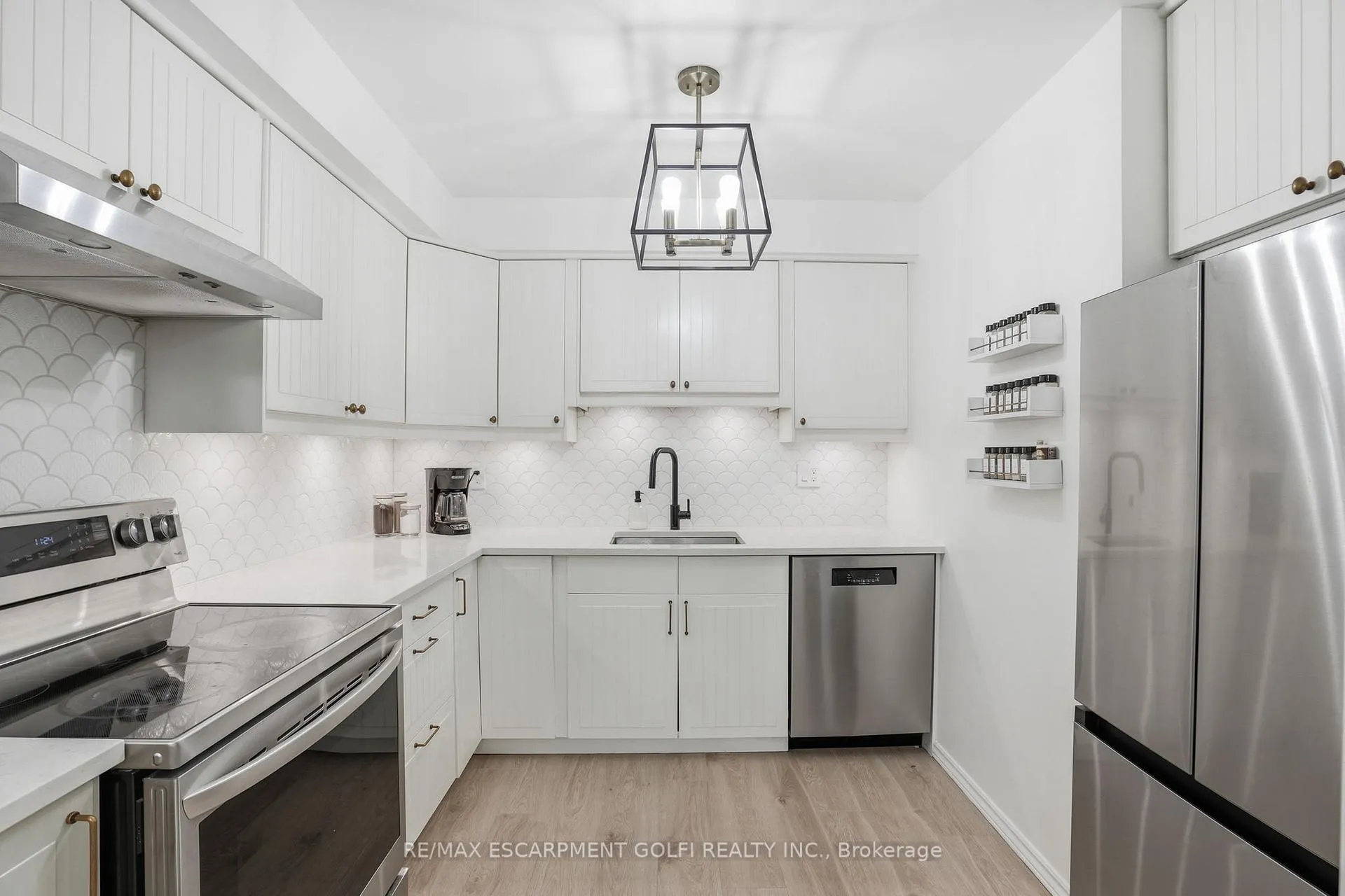 Photo 7 of Unit 17, 660 Oxford Road, Burlington, Roseland — HOMEH