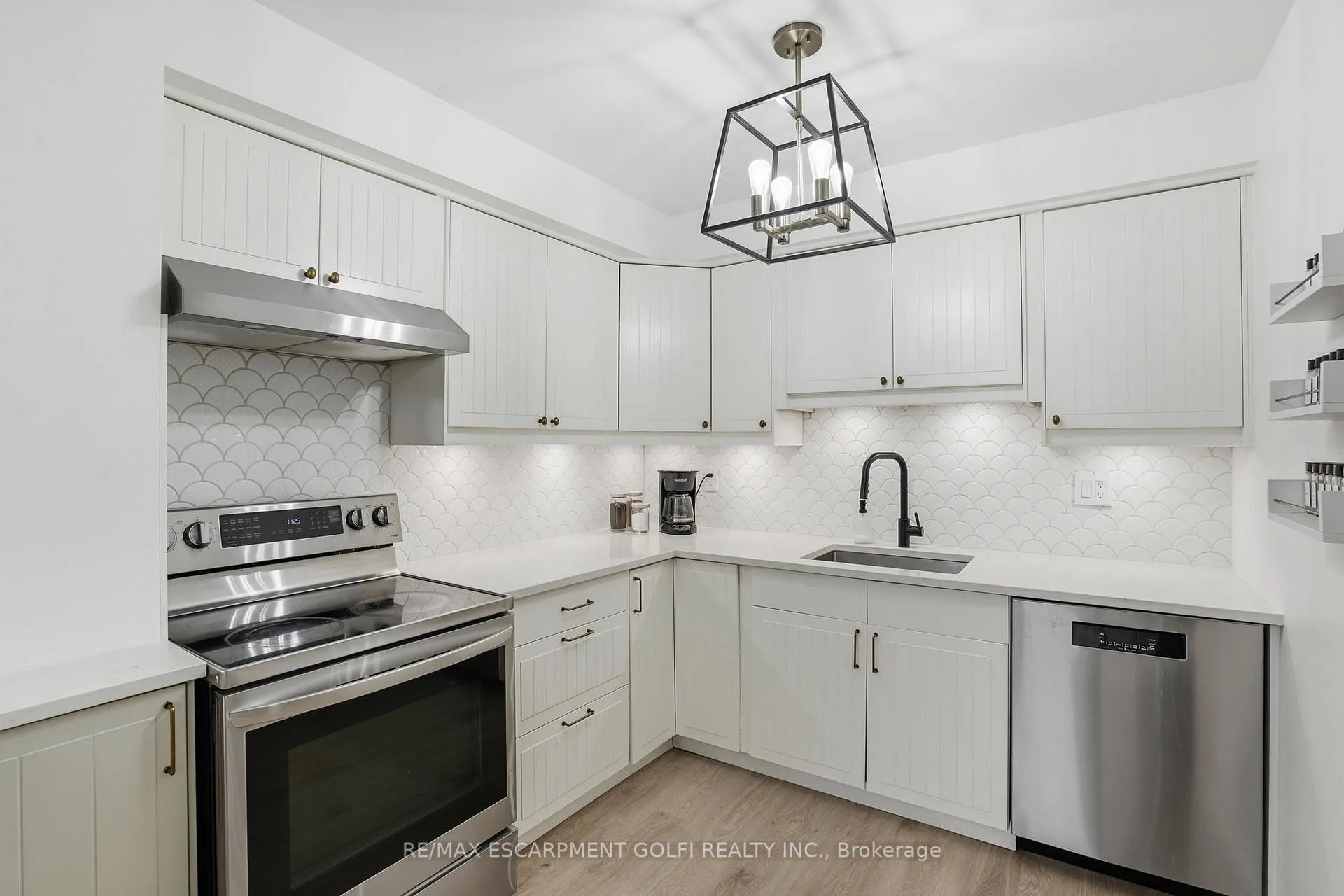 Photo 8 of Unit 17, 660 Oxford Road, Burlington, Roseland — HOMEH