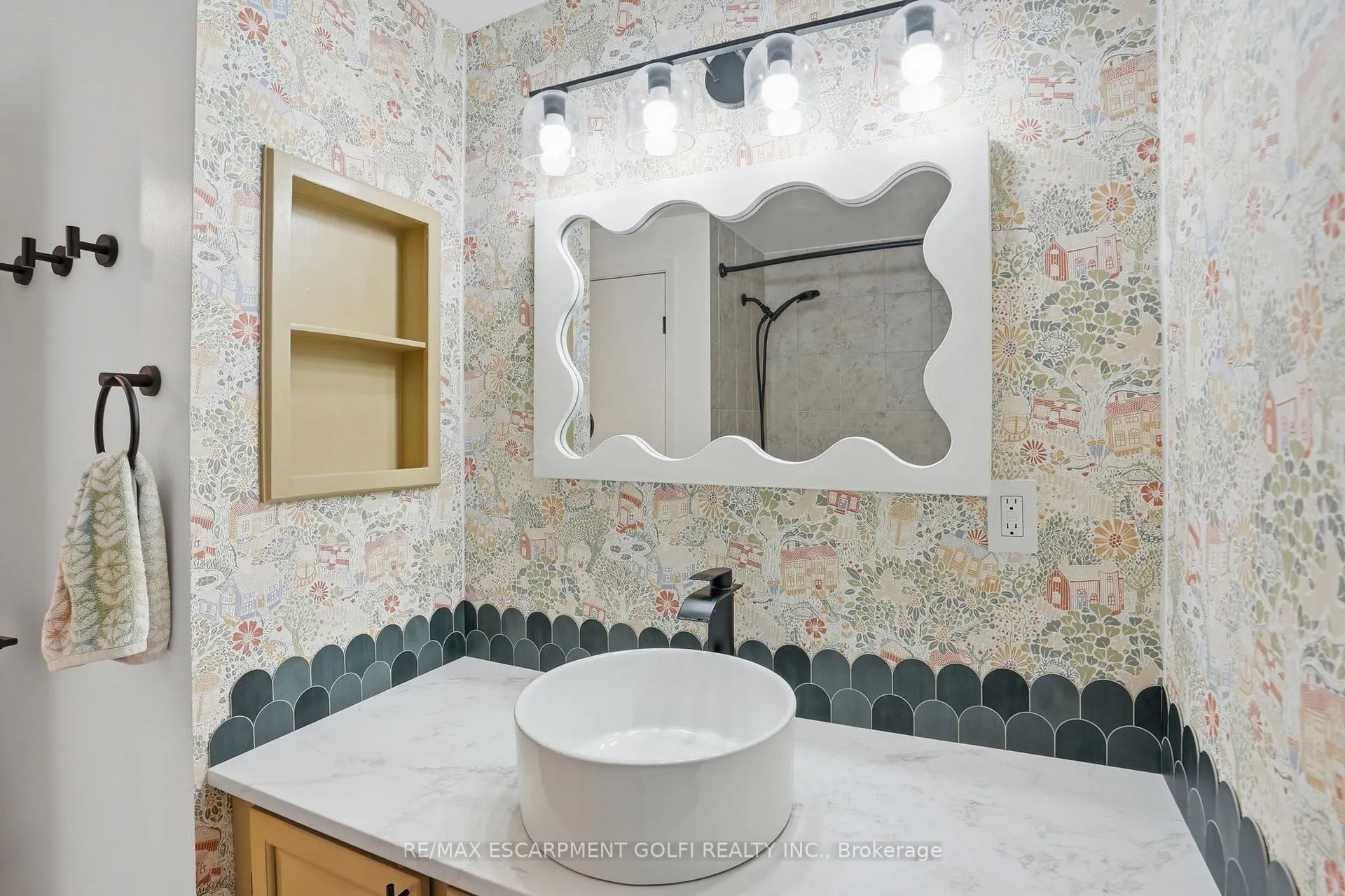 Photo 23 of Unit 17, 660 Oxford Road, Burlington, Roseland — HOMEH